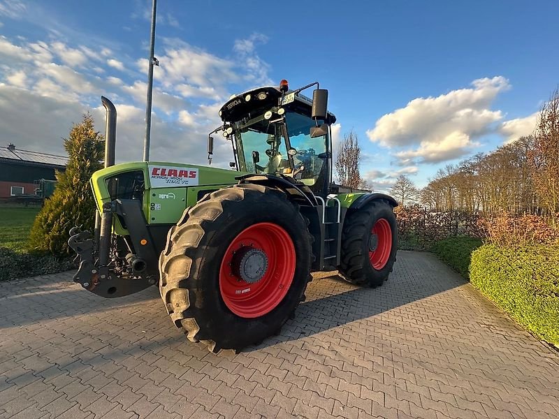 Traktor of the type CLAAS Claas XERION 3800 TRAC VC  ,,nur 4360 Stunden'', Gebrauchtmaschine in Ostercappeln