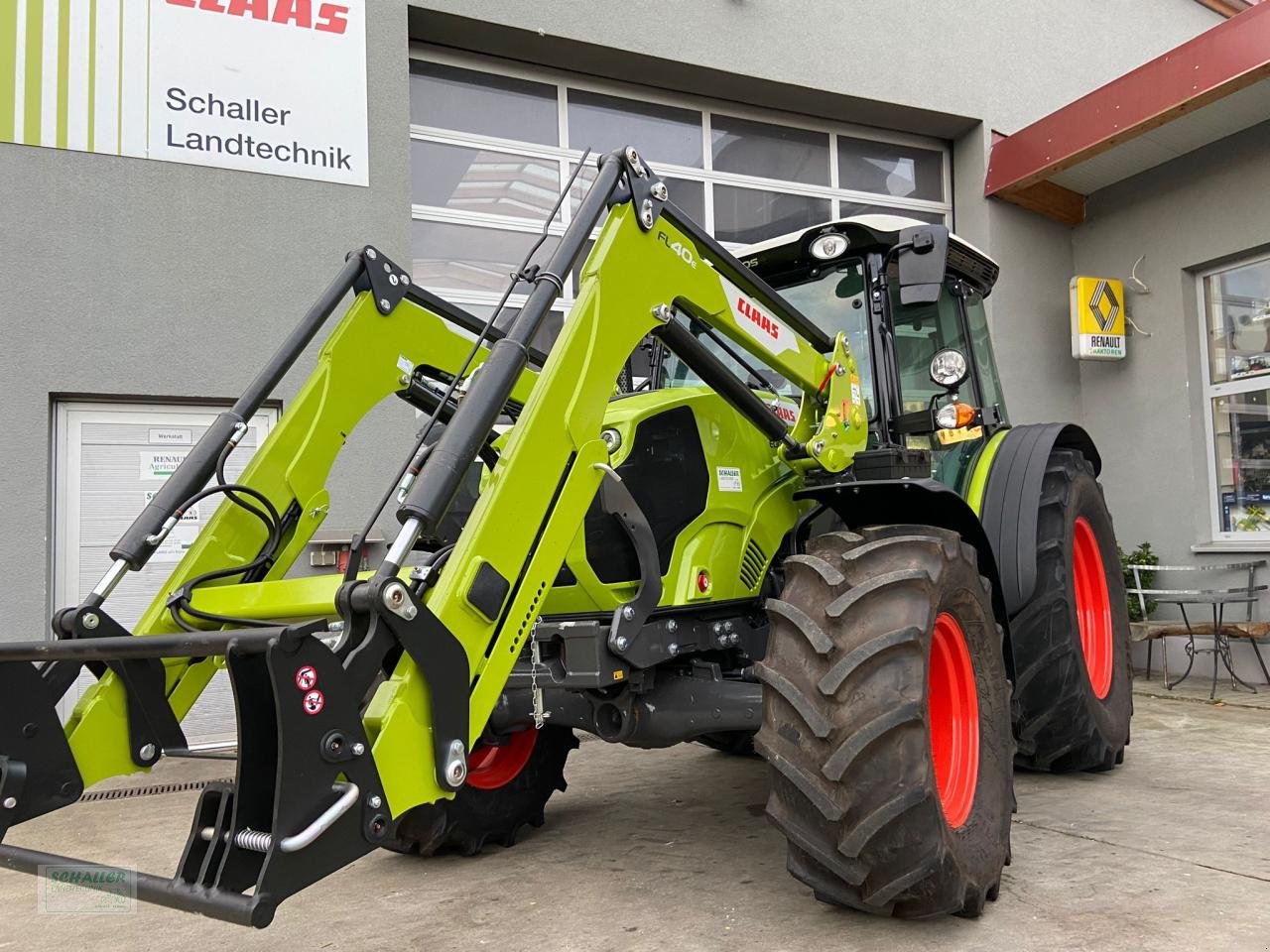 Traktor van het type CLAAS Elios 210 auf Wunsch mit FL FH Beifahrersitz, Neumaschine in Geiselhöring (Foto 13)