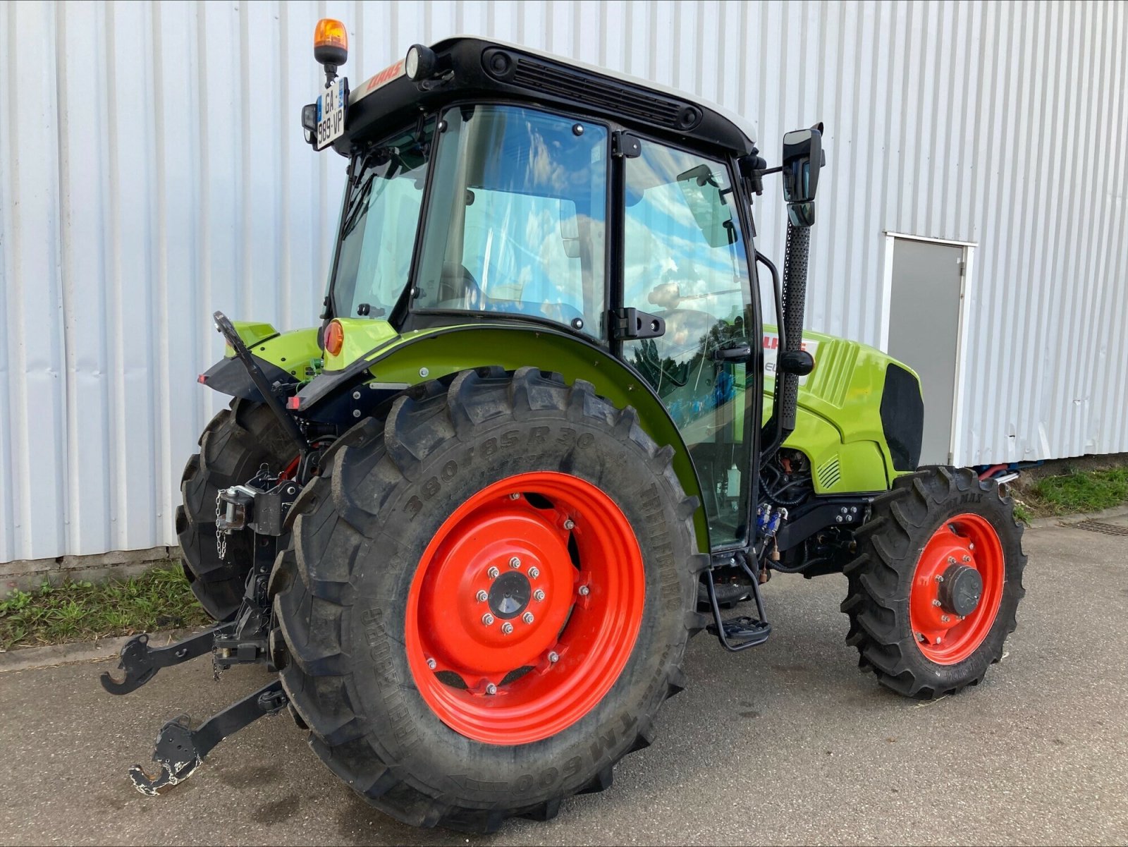 Traktor typu CLAAS ELIOS 210 CABINE, Gebrauchtmaschine w CHEMINOT (Zdjęcie 4)