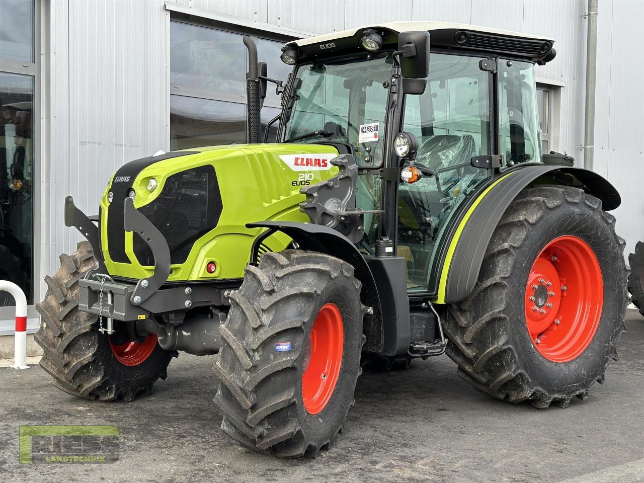 Traktor of the type CLAAS ELIOS 210 Kabine Classic, Neumaschine in Homberg (Ohm) - Maulbach (Picture 1)