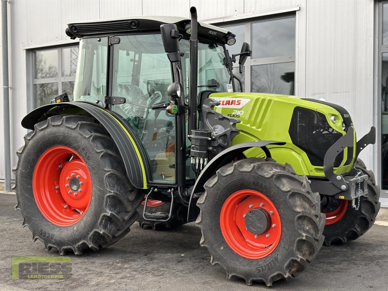 Traktor of the type CLAAS ELIOS 210 Kabine Classic, Neumaschine in Homberg (Ohm) - Maulbach (Picture 2)