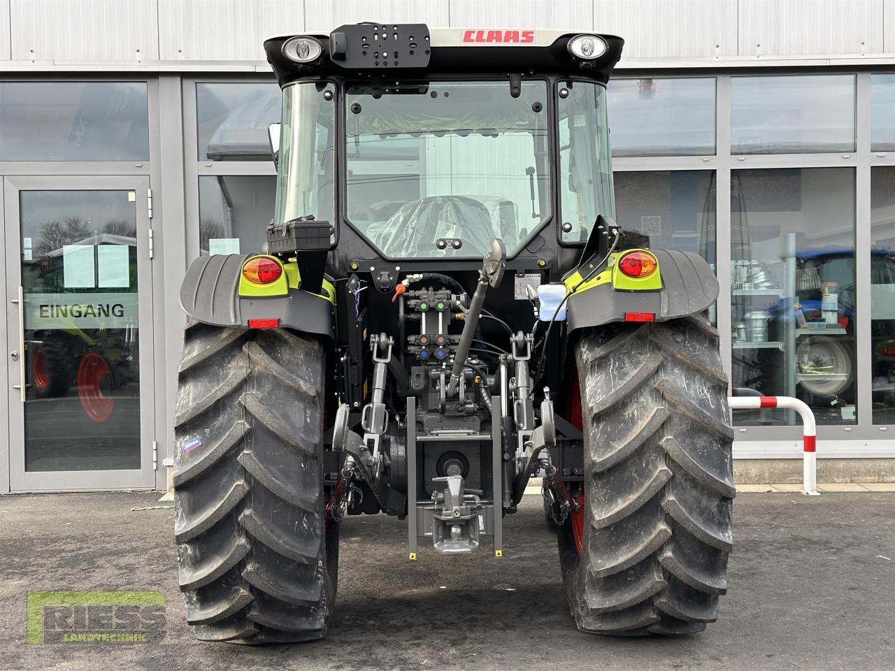 Traktor of the type CLAAS ELIOS 210 Kabine Classic, Neumaschine in Homberg/Ohm - Maulbach (Picture 3)