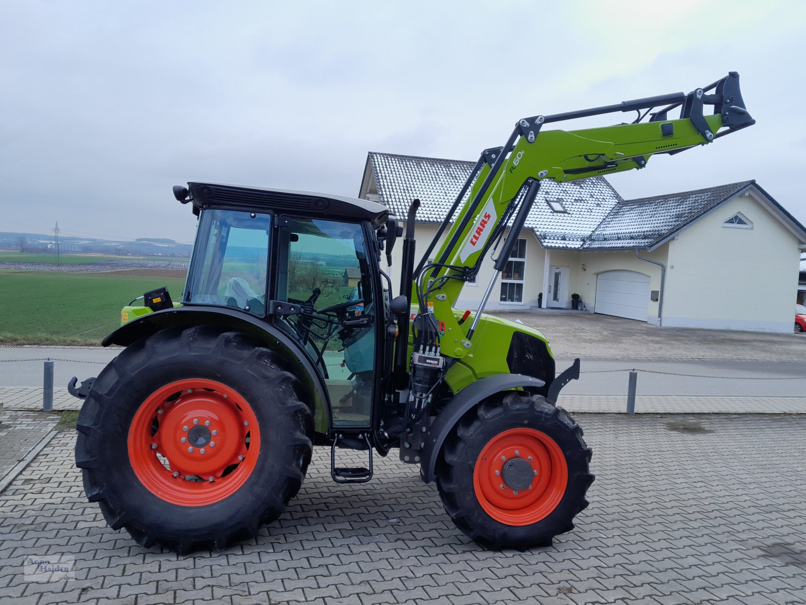 Traktor des Typs CLAAS Elios 210, Neumaschine in Moosthenning (Bild 7)