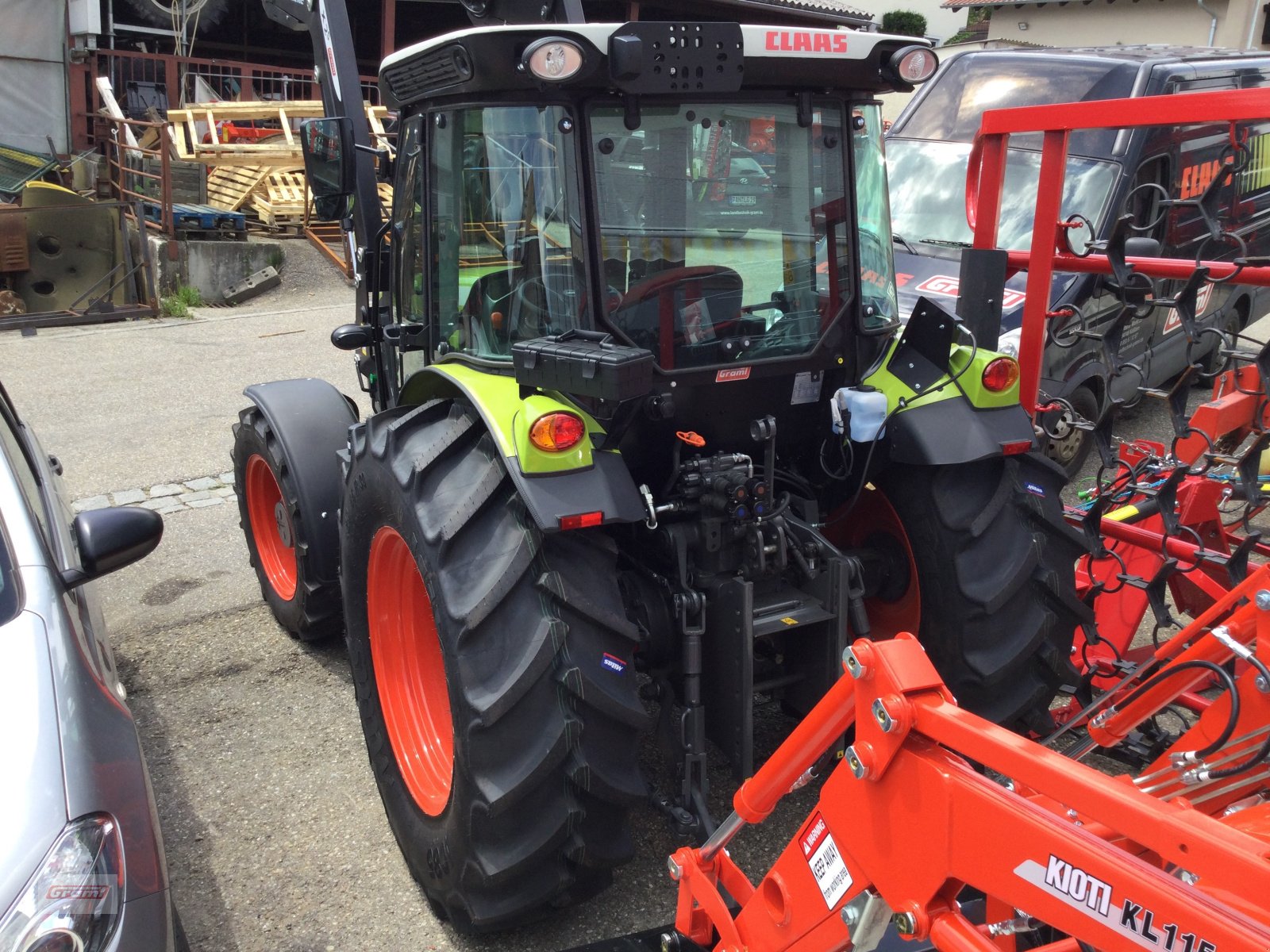 Traktor of the type CLAAS Elios 210, Neumaschine in Kößlarn (Picture 2)