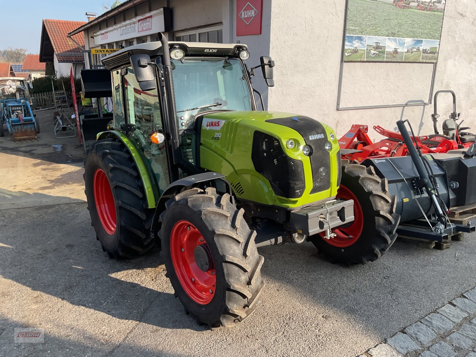 Traktor van het type CLAAS Elios 210, Neumaschine in Kößlarn (Foto 1)