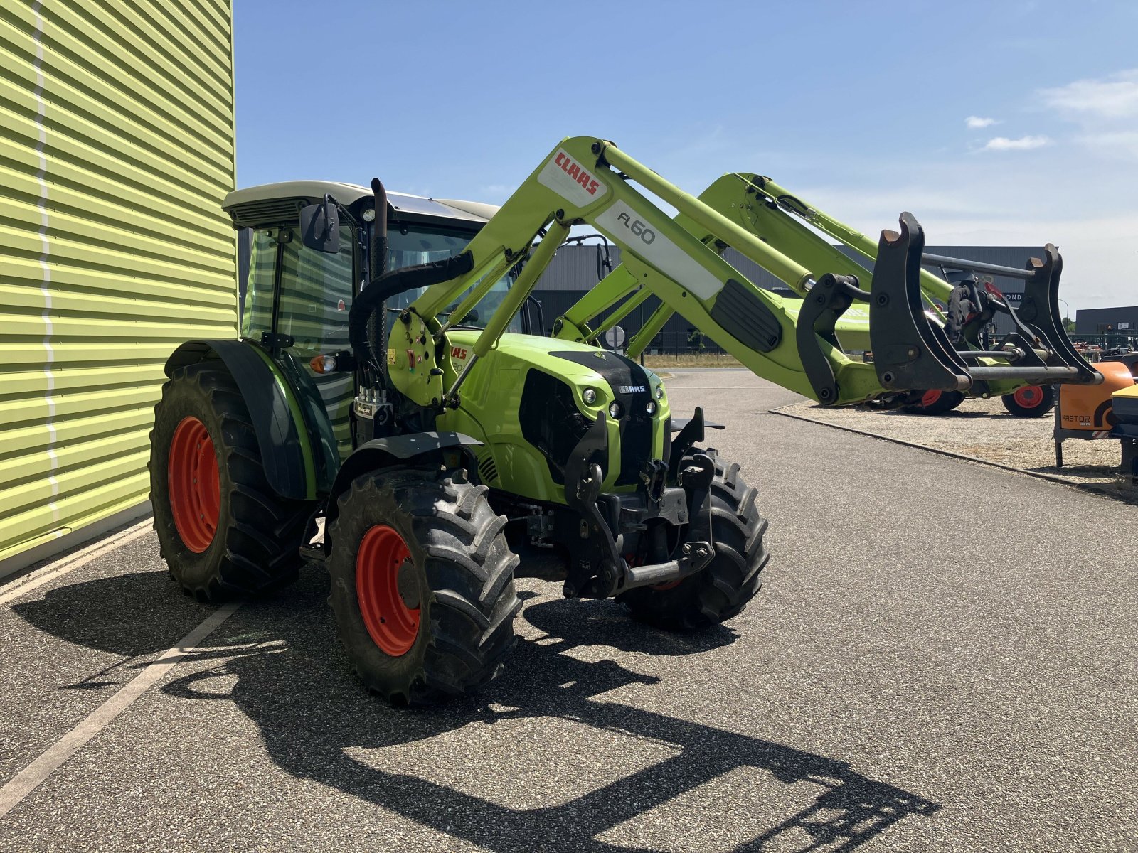 Traktor типа CLAAS ELIOS 220 + FL60, Gebrauchtmaschine в ailias (Фотография 7)