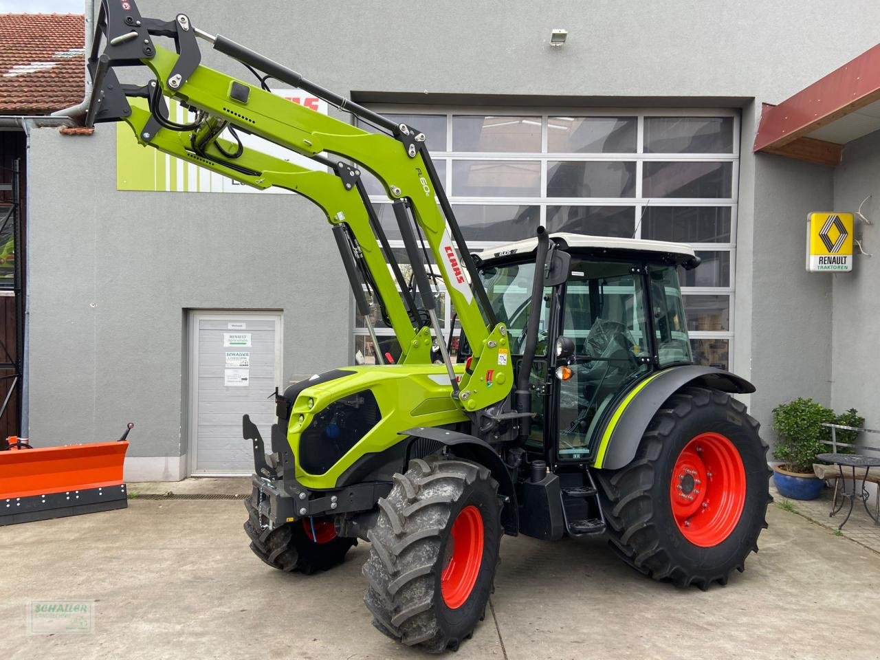 Traktor des Typs CLAAS ELIOS 320, aktuell Frontlader-Aktion, Neumaschine in Geiselhöring (Bild 1)