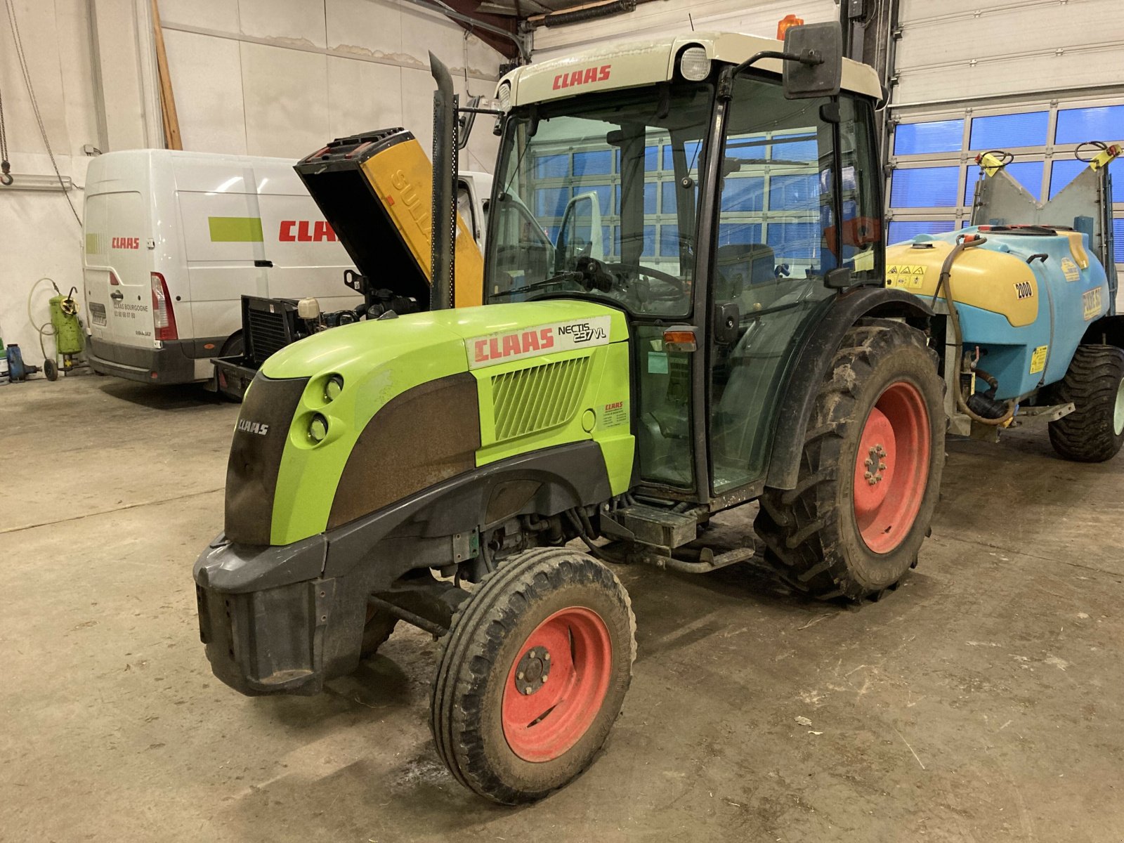 Traktor du type CLAAS NECTIS 237 VL, Gebrauchtmaschine en VAROIS & CHAIGNOT (Photo 1)