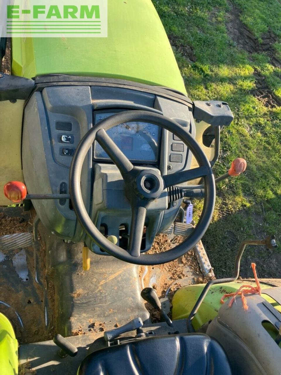 Traktor typu CLAAS nectis 257 f F, Gebrauchtmaschine w ST ANDIOL (Zdjęcie 4)