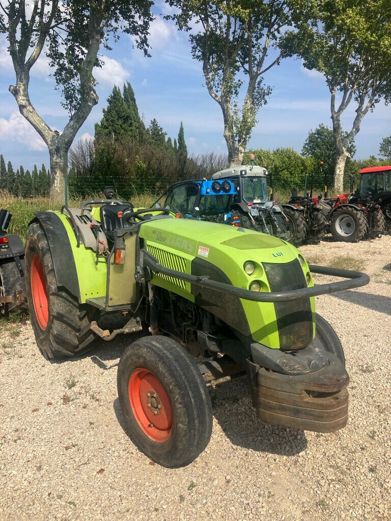 Traktor типа CLAAS NECTIS 257 F, Gebrauchtmaschine в SAINT ANDIOL (Фотография 1)