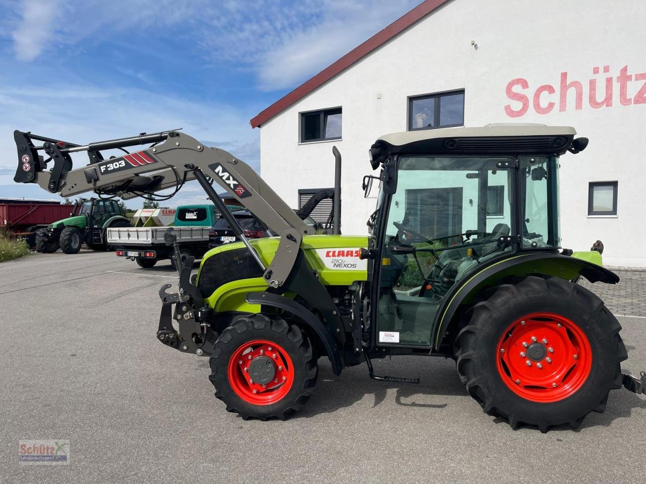 Traktor des Typs CLAAS Nexos 210 F, 236Bh,FL,FZW, neuwertig, Gebrauchtmaschine in Schierling (Bild 2)