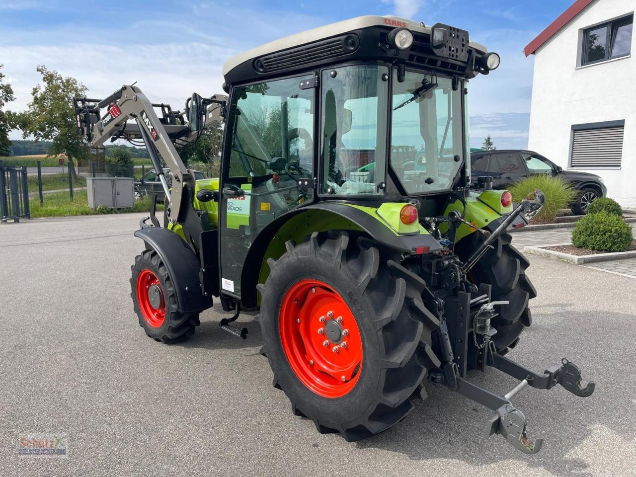 Traktor des Typs CLAAS Nexos 210 F 236Bh Frontlader FZW neuwertig, Gebrauchtmaschine in Schierling (Bild 3)