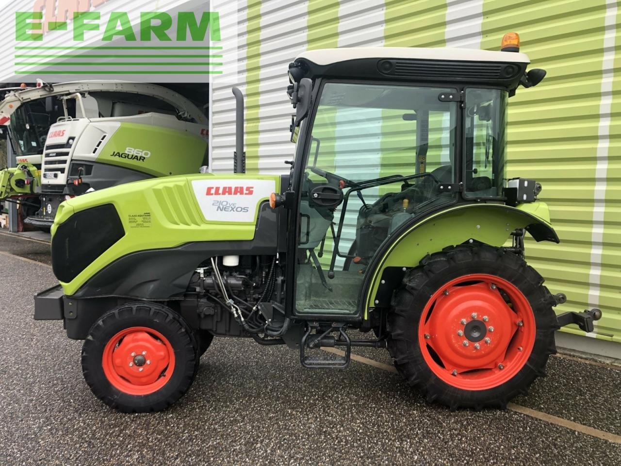 Traktor des Typs CLAAS nexos 210 ve 2 rm VE, Gebrauchtmaschine in AILLAS (33 - GIRONDE) (Bild 2)