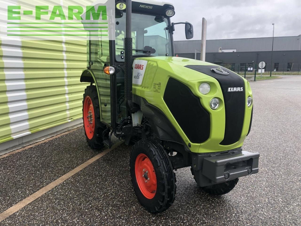 Traktor of the type CLAAS nexos 210 ve 2 rm, Gebrauchtmaschine in AILLAS (33 - GIRONDE) (Picture 5)