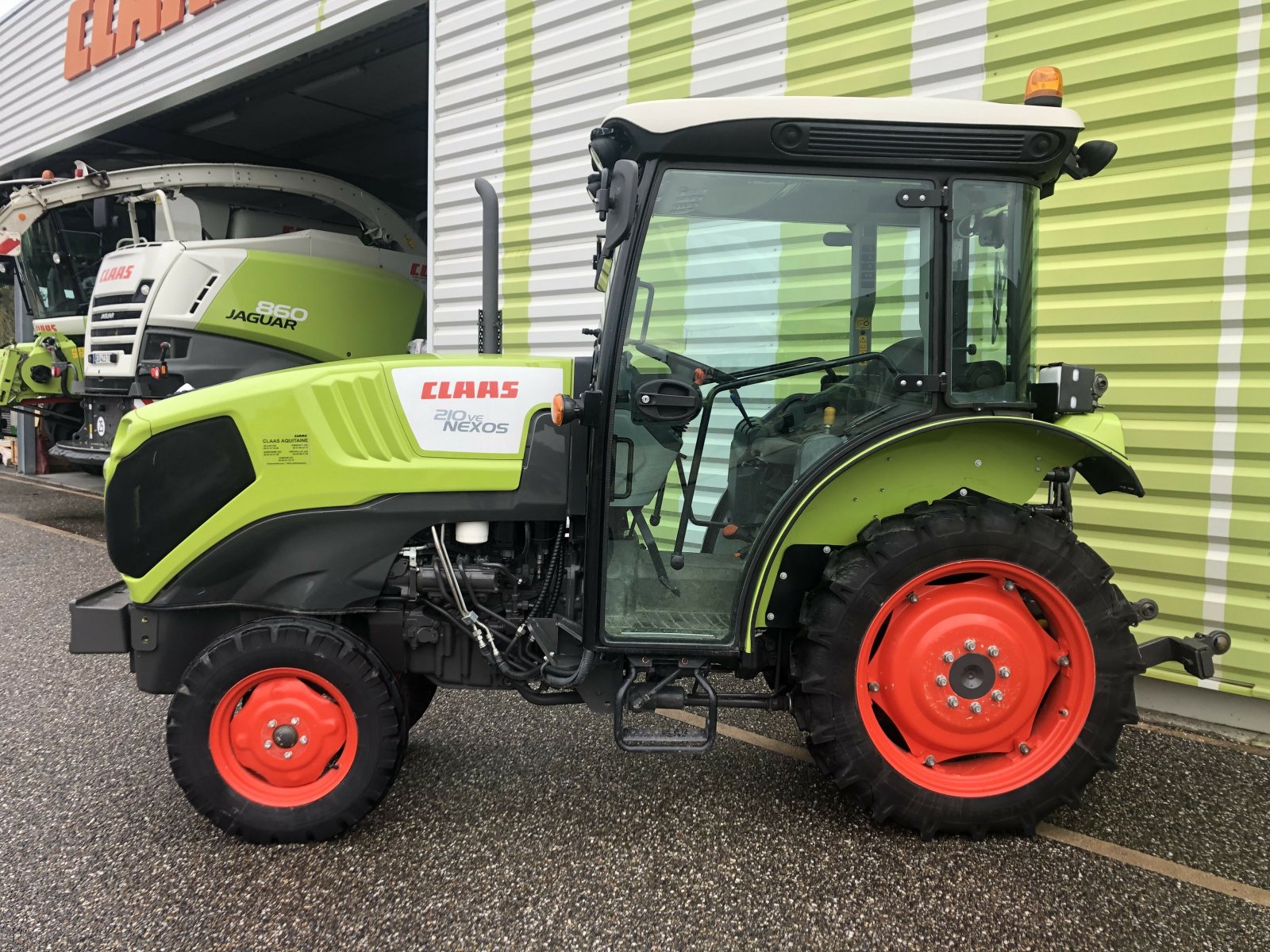 Traktor van het type CLAAS NEXOS 210 VE 2 RM, Gebrauchtmaschine in Saint-Magne-de-Castillon (Foto 3)