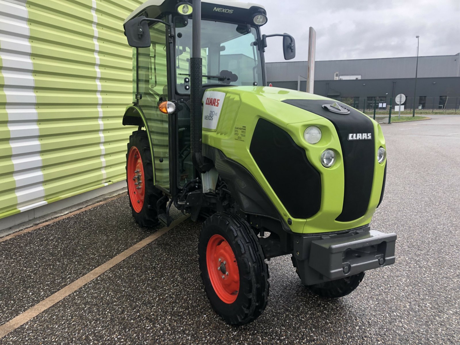 Traktor van het type CLAAS NEXOS 210 VE 2 RM, Gebrauchtmaschine in Saint-Magne-de-Castillon (Foto 6)