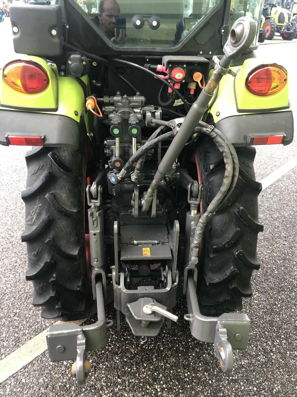 Traktor des Typs CLAAS NEXOS 210 VE CAB 2 RM, Gebrauchtmaschine in Saint-Magne-de-Castillon (Bild 3)