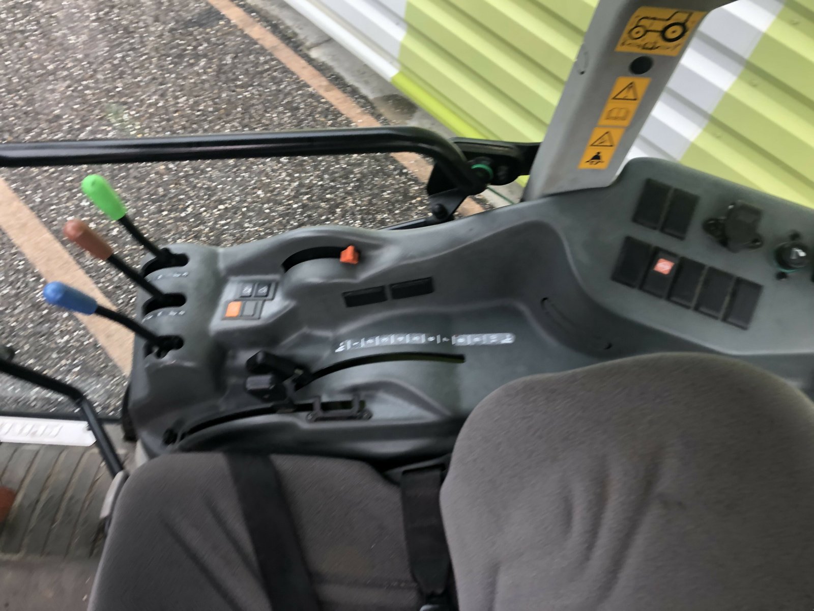 Traktor a típus CLAAS NEXOS 210 VE CAB 2 RM, Gebrauchtmaschine ekkor: Saint-Magne-de-Castillon (Kép 8)