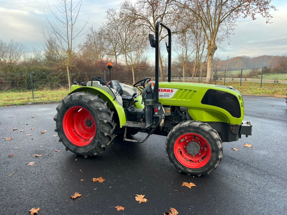 Traktor typu CLAAS NEXOS 220 F, Gebrauchtmaschine w SAINT GAUDENS (Zdjęcie 4)