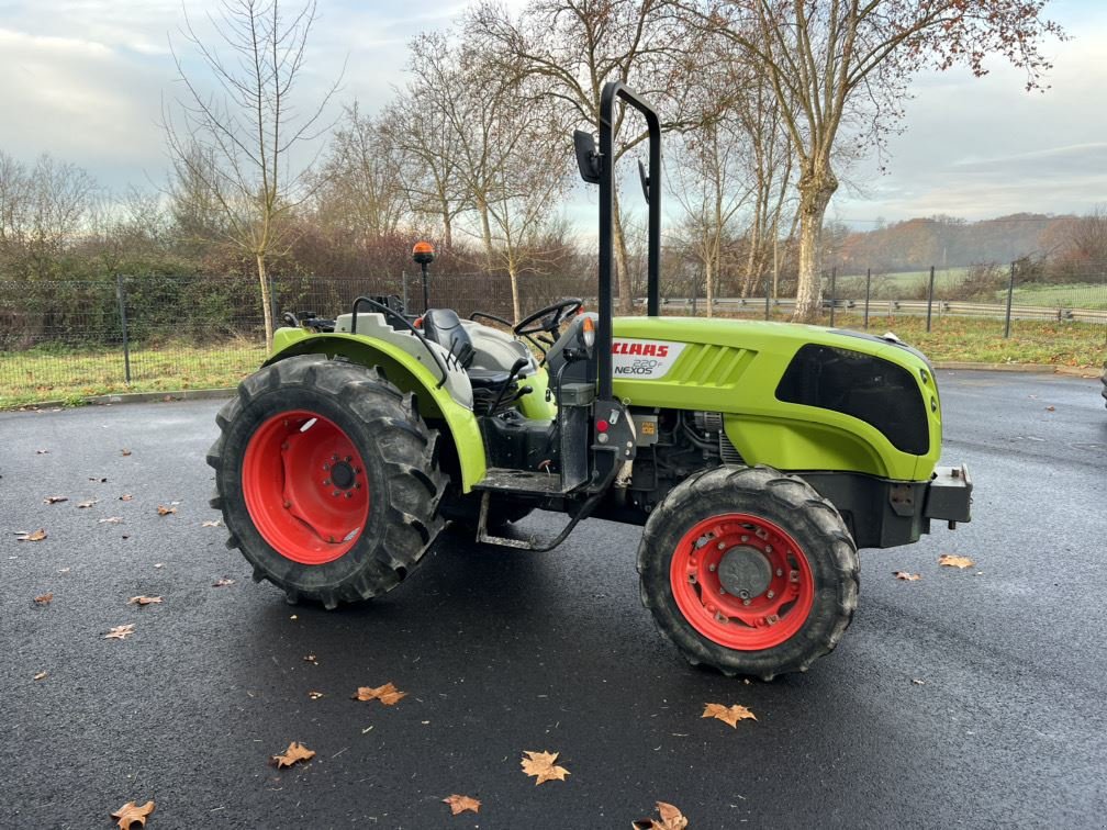 Traktor Türe ait CLAAS NEXOS 220 F, Gebrauchtmaschine içinde Aubiet (resim 4)