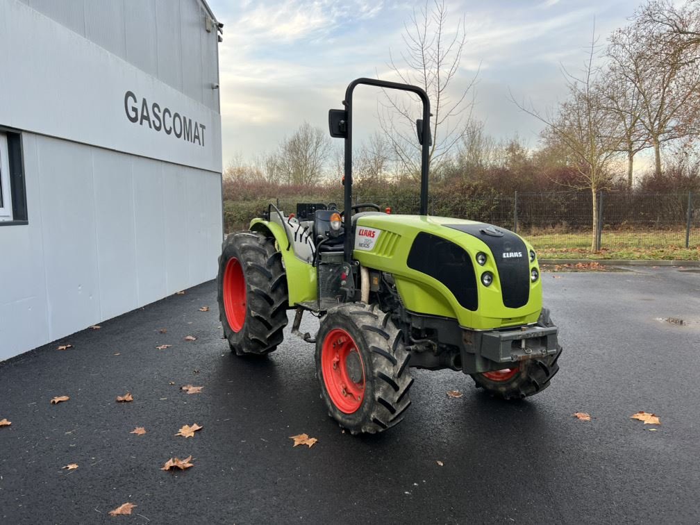 Traktor типа CLAAS NEXOS 220 F, Gebrauchtmaschine в Aubiet (Фотография 3)