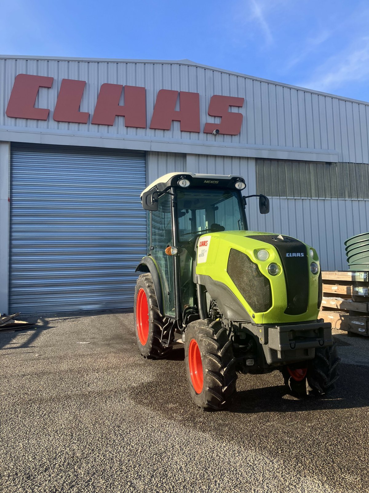 Traktor del tipo CLAAS NEXOS 220 VE CABINE 4RM, Gebrauchtmaschine en SAINT ANDIOL (Imagen 1)