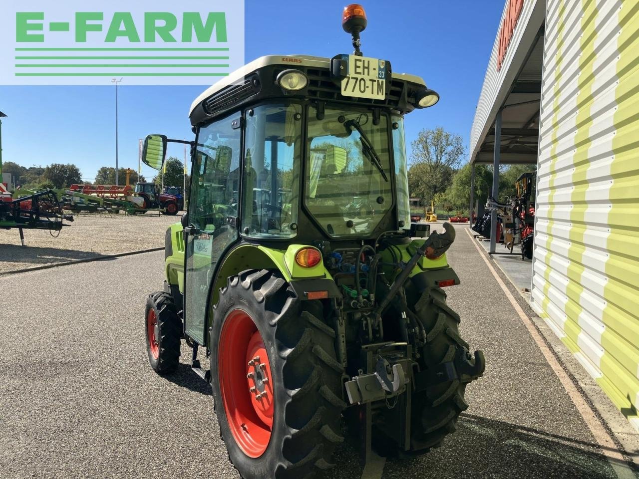 Traktor del tipo CLAAS nexos 220 ve isc twin VE, Gebrauchtmaschine en AILLAS (33 - GIRONDE) (Imagen 3)