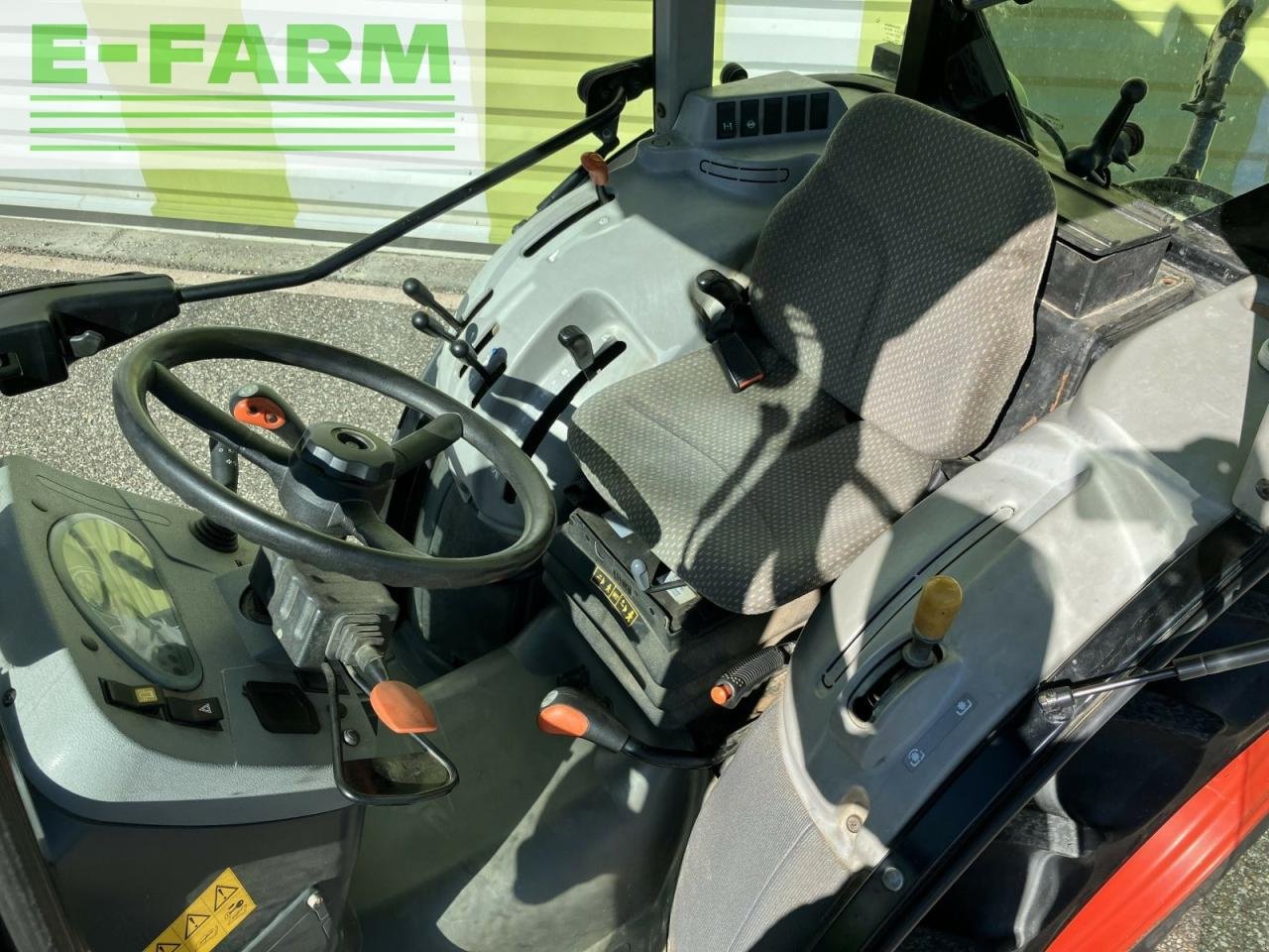 Traktor tip CLAAS nexos 220 ve isc twin VE, Gebrauchtmaschine in AILLAS (33 - GIRONDE) (Poză 7)