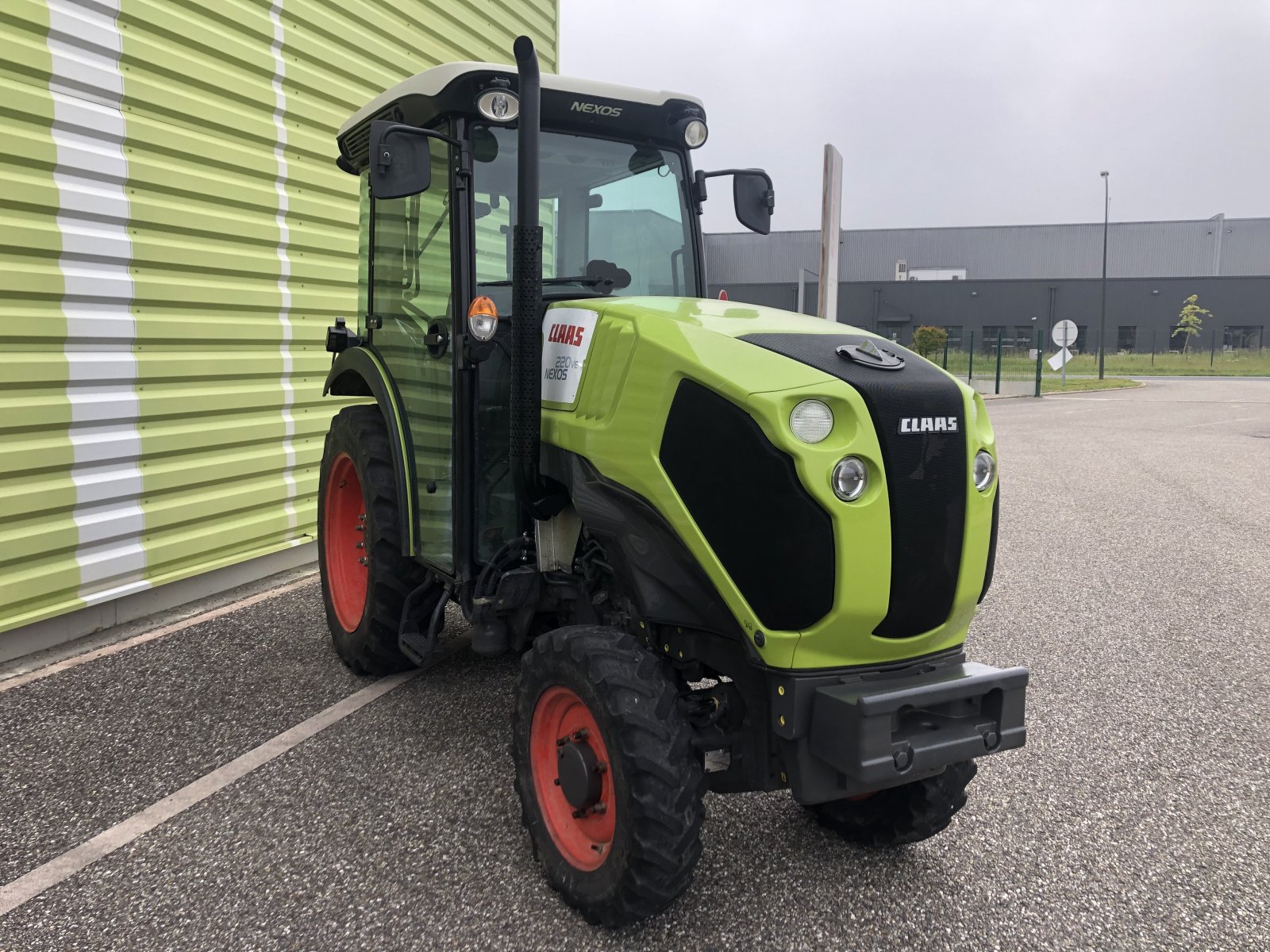 Traktor typu CLAAS NEXOS 220 VE PROACTIV ISC *, Gebrauchtmaschine w ailias (Zdjęcie 7)