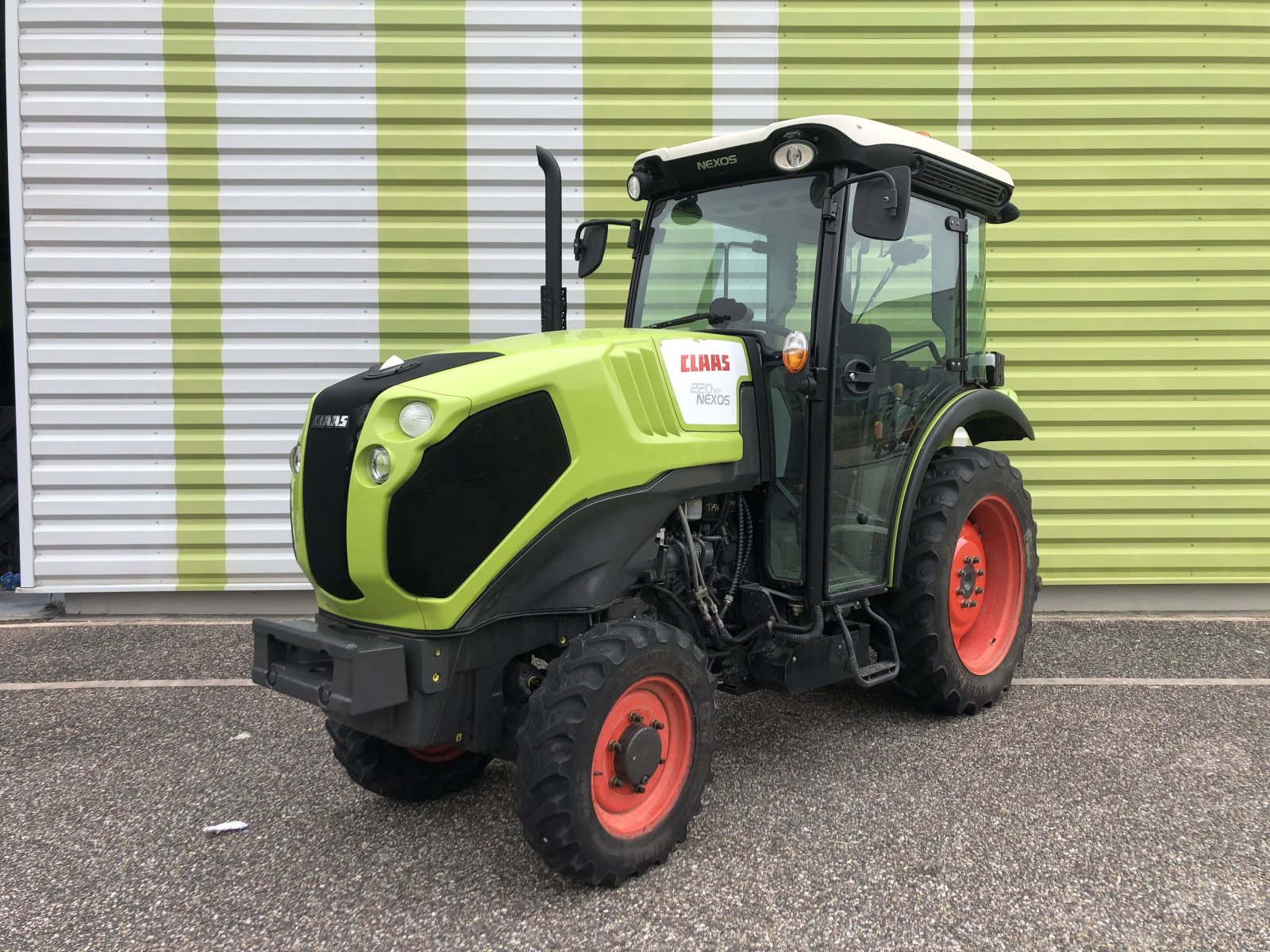 Traktor typu CLAAS NEXOS 220 VE PROACTIV ISC *, Gebrauchtmaschine v ailias (Obrázek 1)