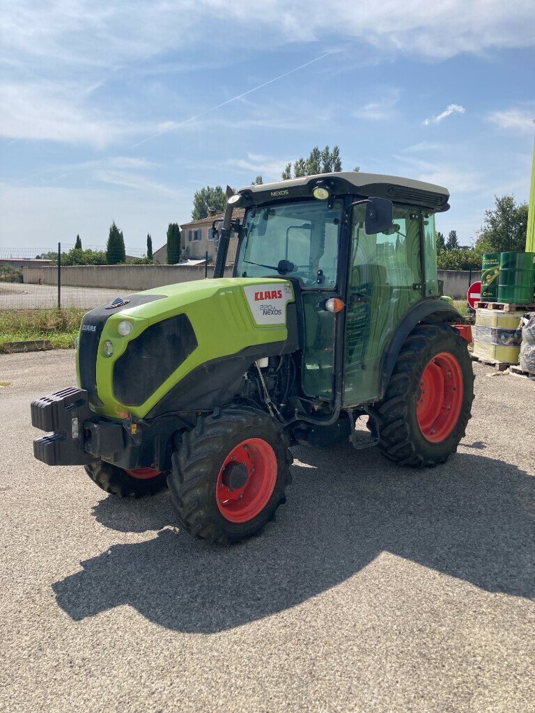 Traktor del tipo CLAAS NEXOS 220 VL CABINE A RM, Gebrauchtmaschine In SAINT ANDIOL (Immagine 3)