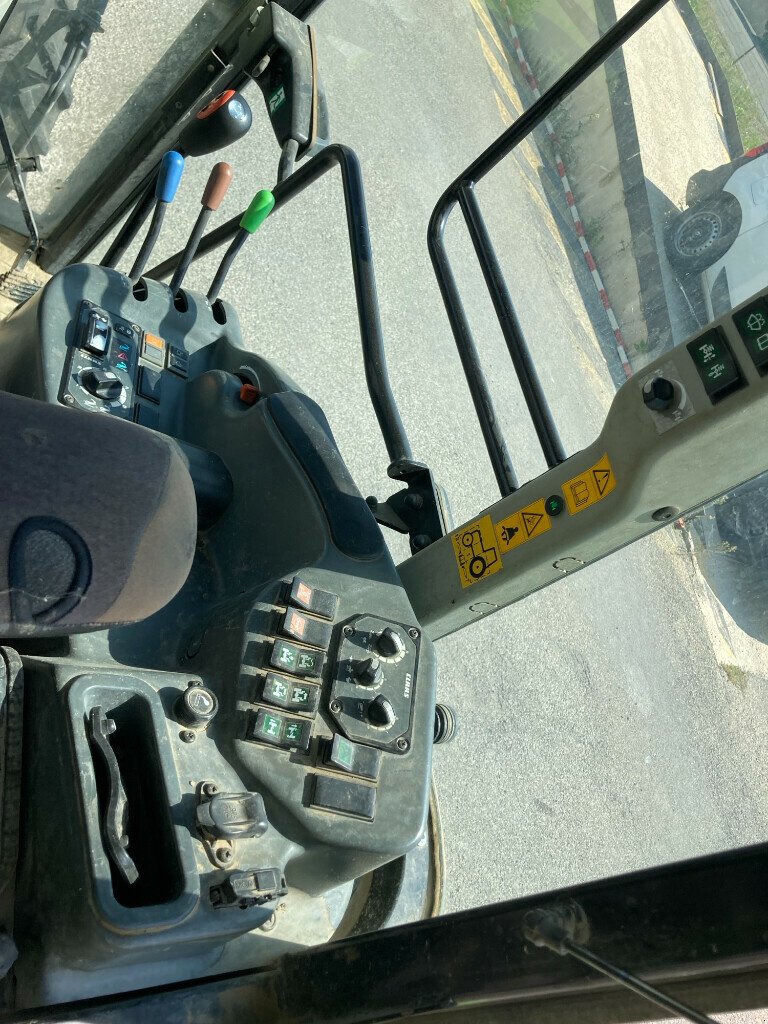 Traktor tip CLAAS NEXOS 220 VL CABINE A RM, Gebrauchtmaschine in SAINT ANDIOL (Poză 8)