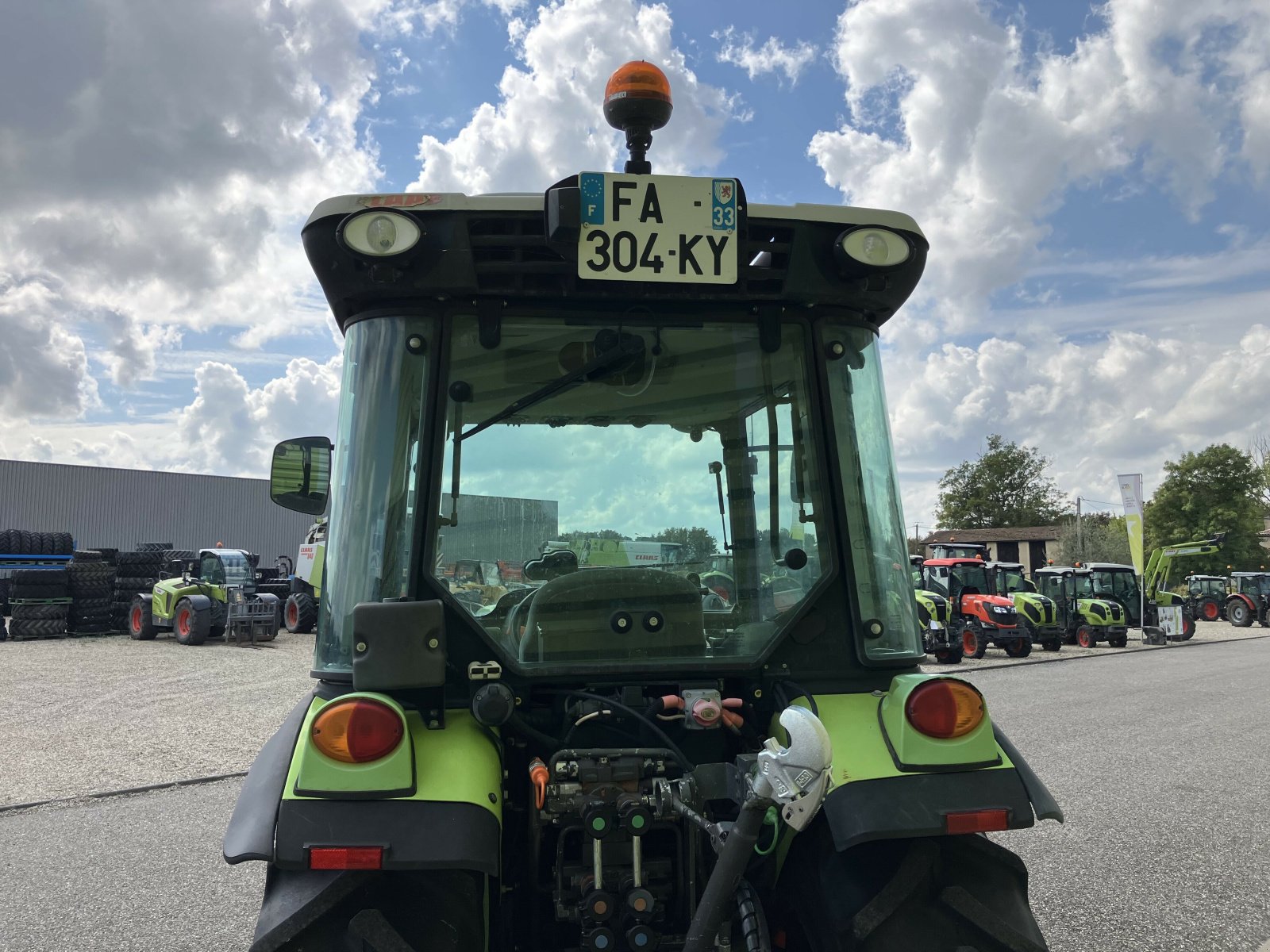 Traktor des Typs CLAAS NEXOS 220 VL ISC**, Gebrauchtmaschine in ailias (Bild 4)