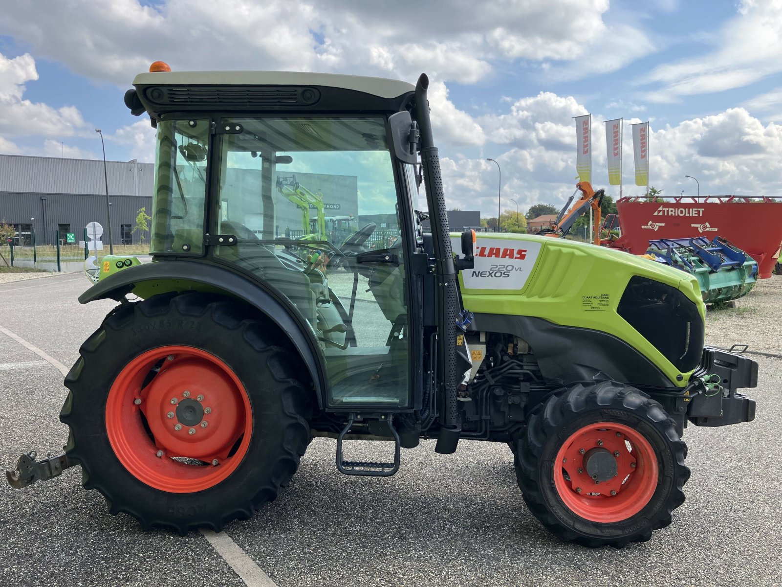 Traktor типа CLAAS NEXOS 220 VL ISC**, Gebrauchtmaschine в ailias (Фотография 5)