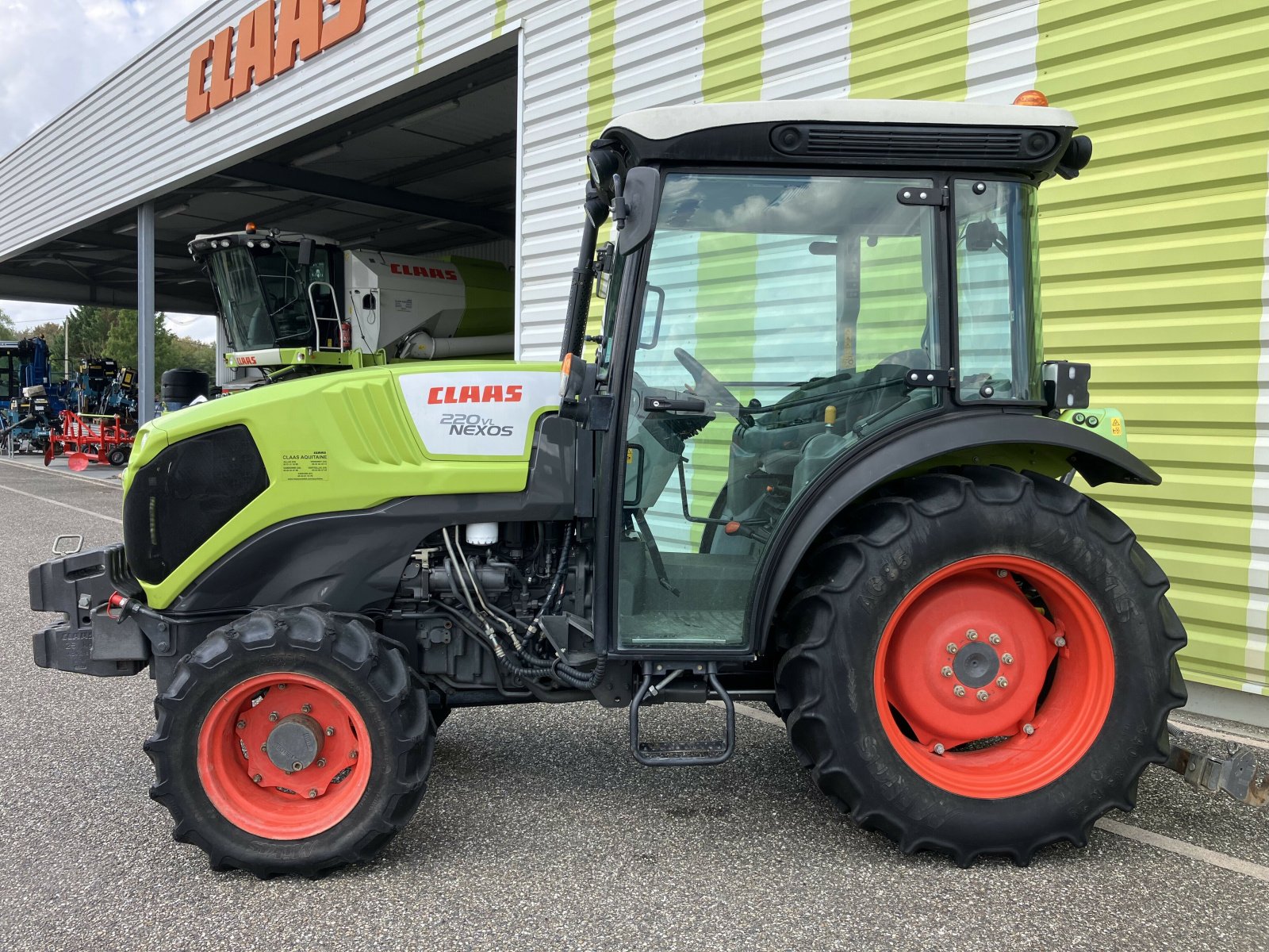 Traktor van het type CLAAS NEXOS 220 VL ISC**, Gebrauchtmaschine in ailias (Foto 2)