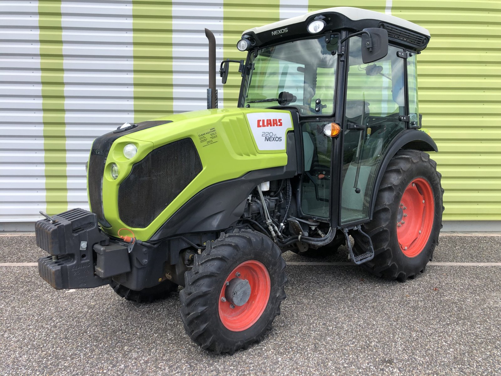 Traktor des Typs CLAAS NEXOS 220 VL ISC**, Gebrauchtmaschine in ailias (Bild 1)