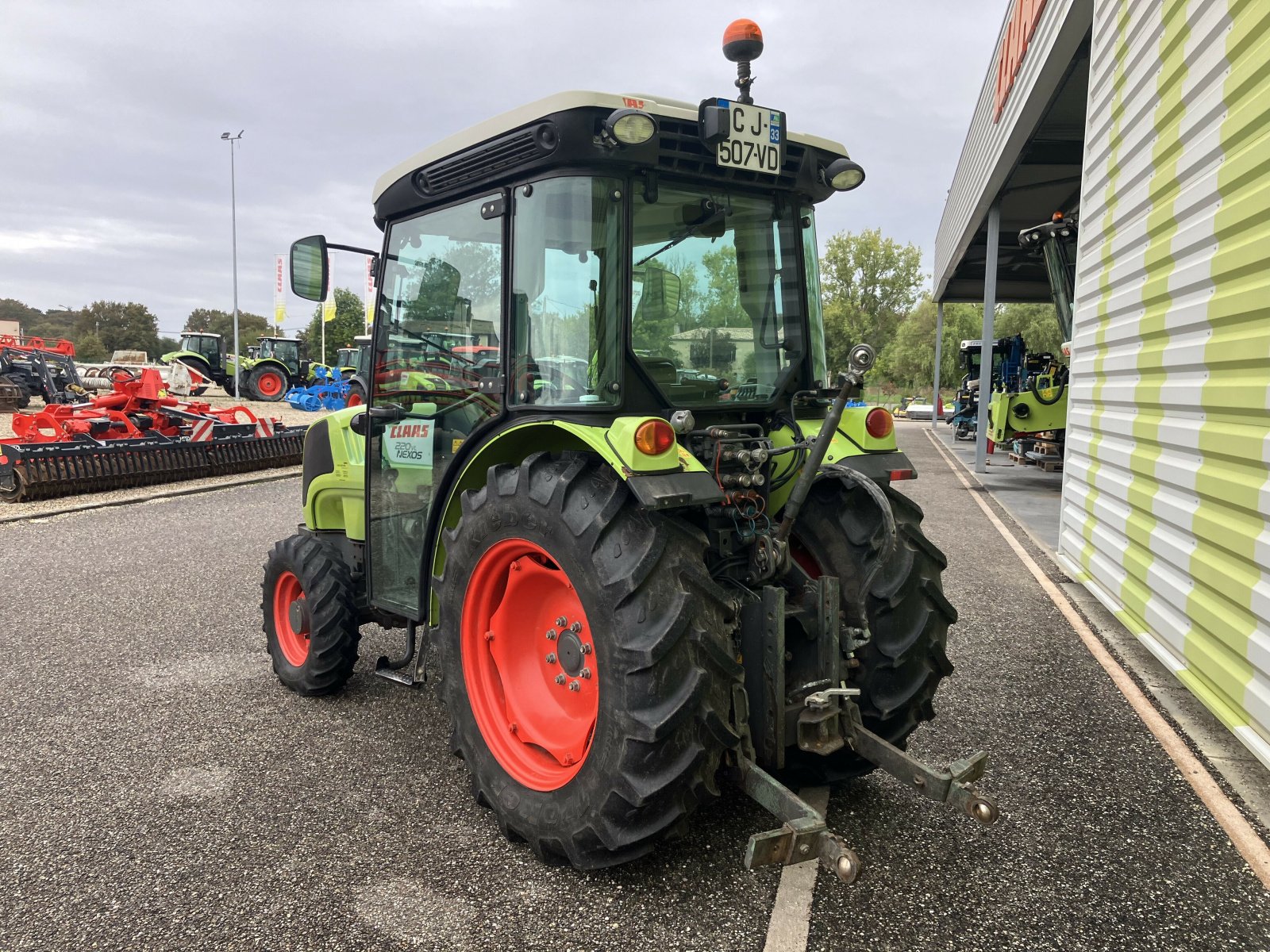 Traktor типа CLAAS NEXOS 220 VL ISC TWIN *, Gebrauchtmaschine в Saint-Magne-de-Castillon (Фотография 3)