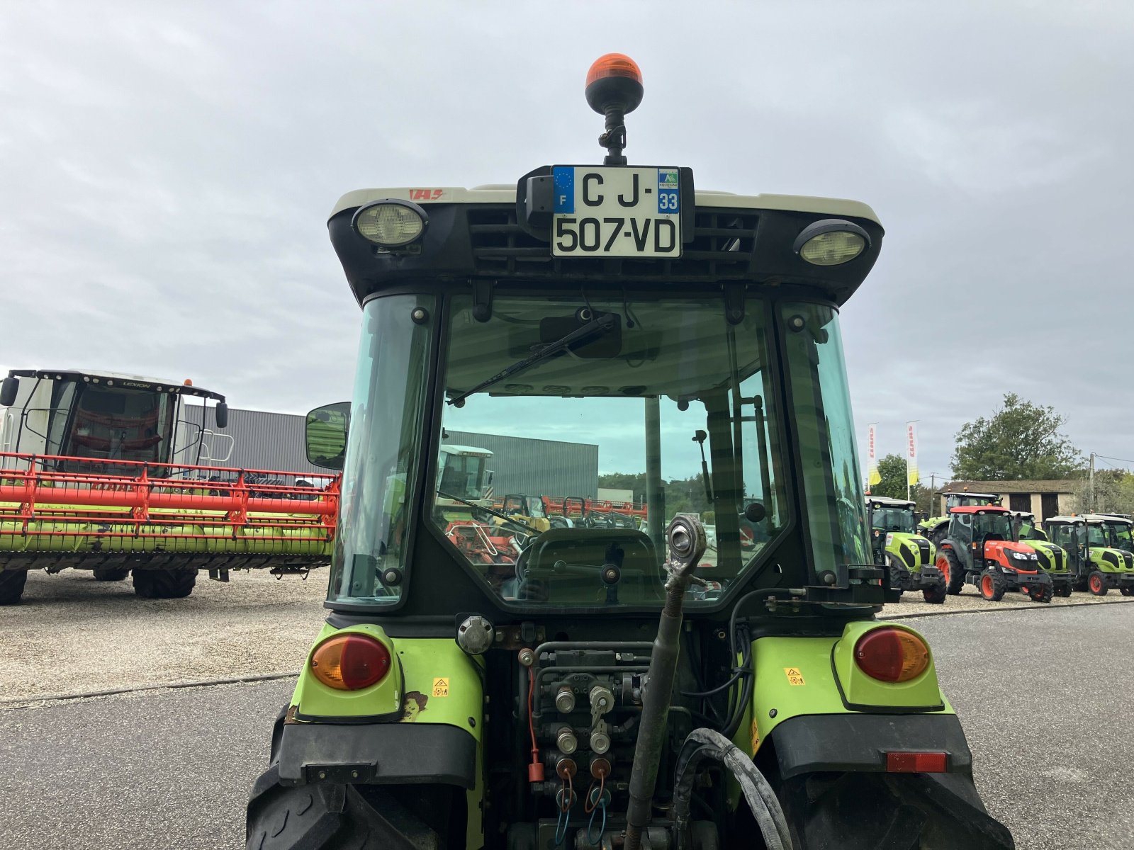 Traktor Türe ait CLAAS NEXOS 220 VL ISC TWIN *, Gebrauchtmaschine içinde Saint-Magne-de-Castillon (resim 5)