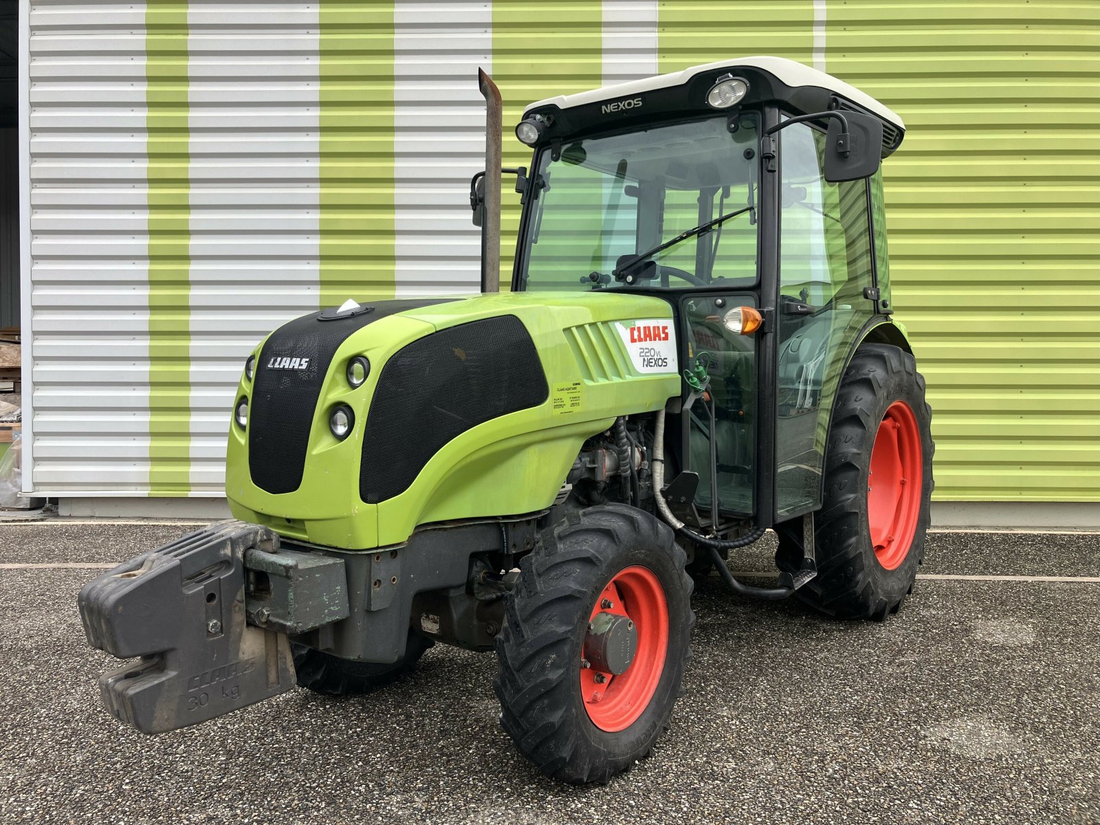 Traktor typu CLAAS NEXOS 220 VL ISC TWIN *, Gebrauchtmaschine w Saint-Magne-de-Castillon (Zdjęcie 1)