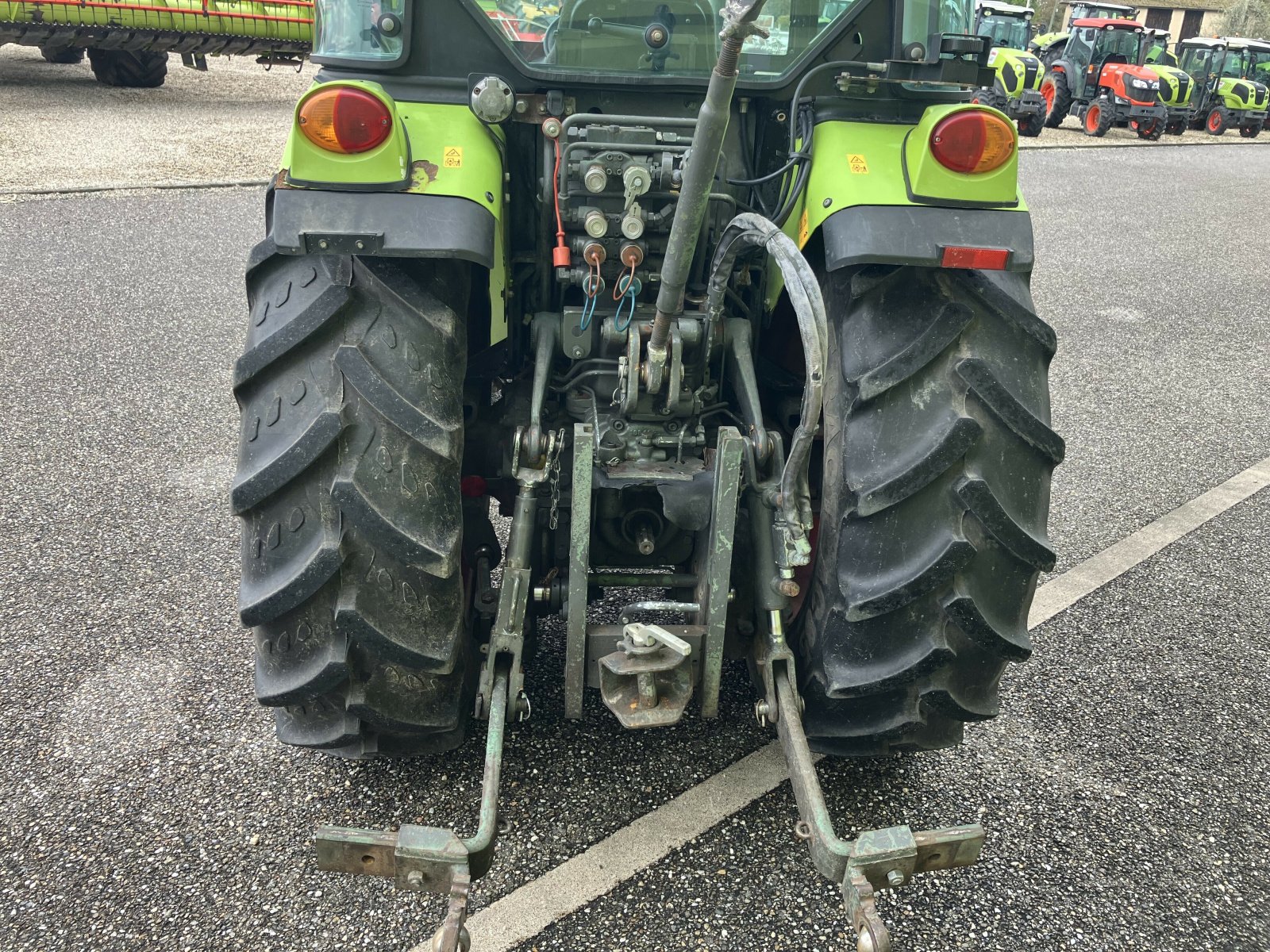 Traktor Türe ait CLAAS NEXOS 220 VL ISC TWIN *, Gebrauchtmaschine içinde Saint-Magne-de-Castillon (resim 4)