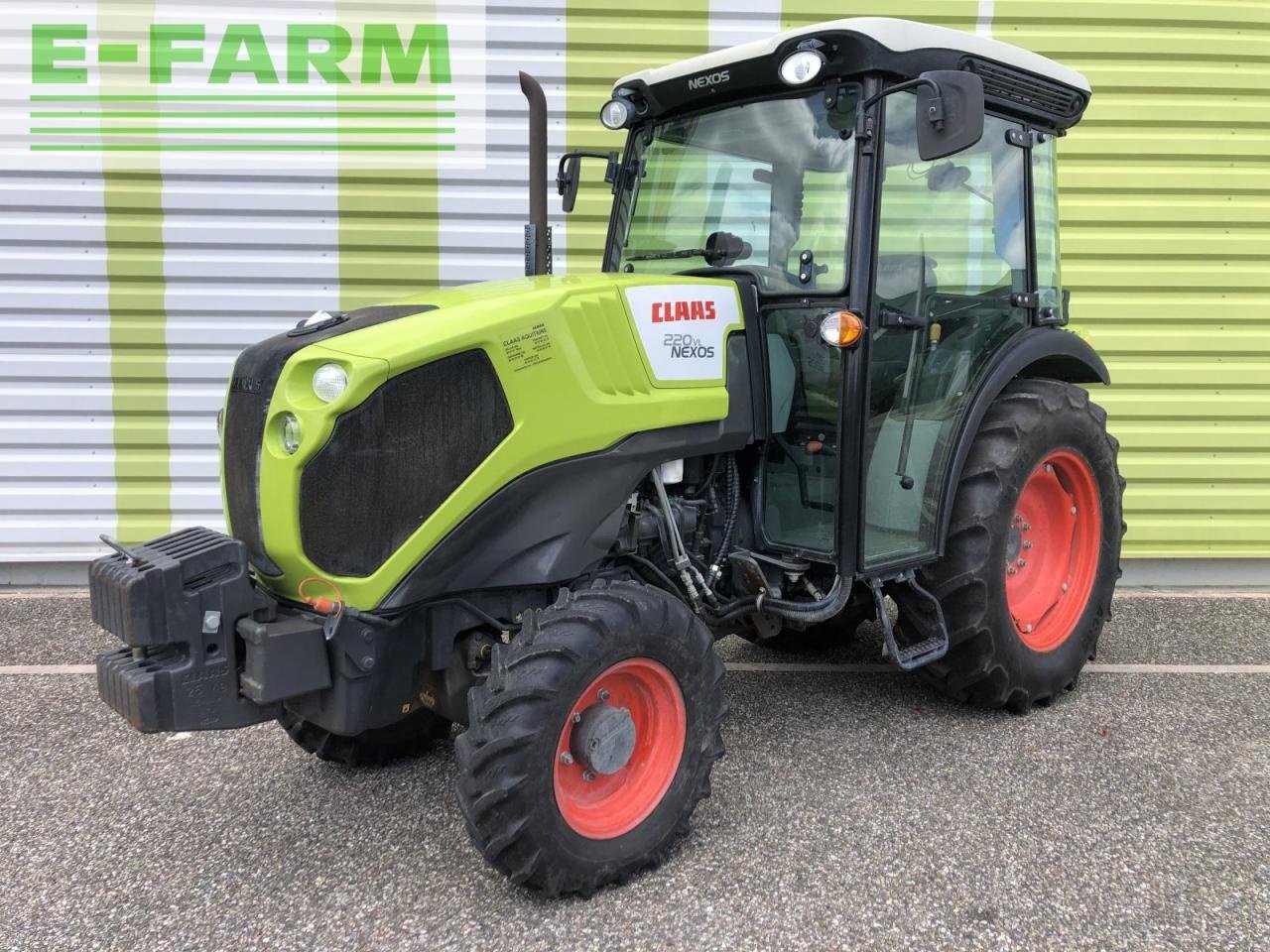 Traktor typu CLAAS nexos 220 vl isc** VL, Gebrauchtmaschine v AILLAS (33 - GIRONDE) (Obrázok 1)