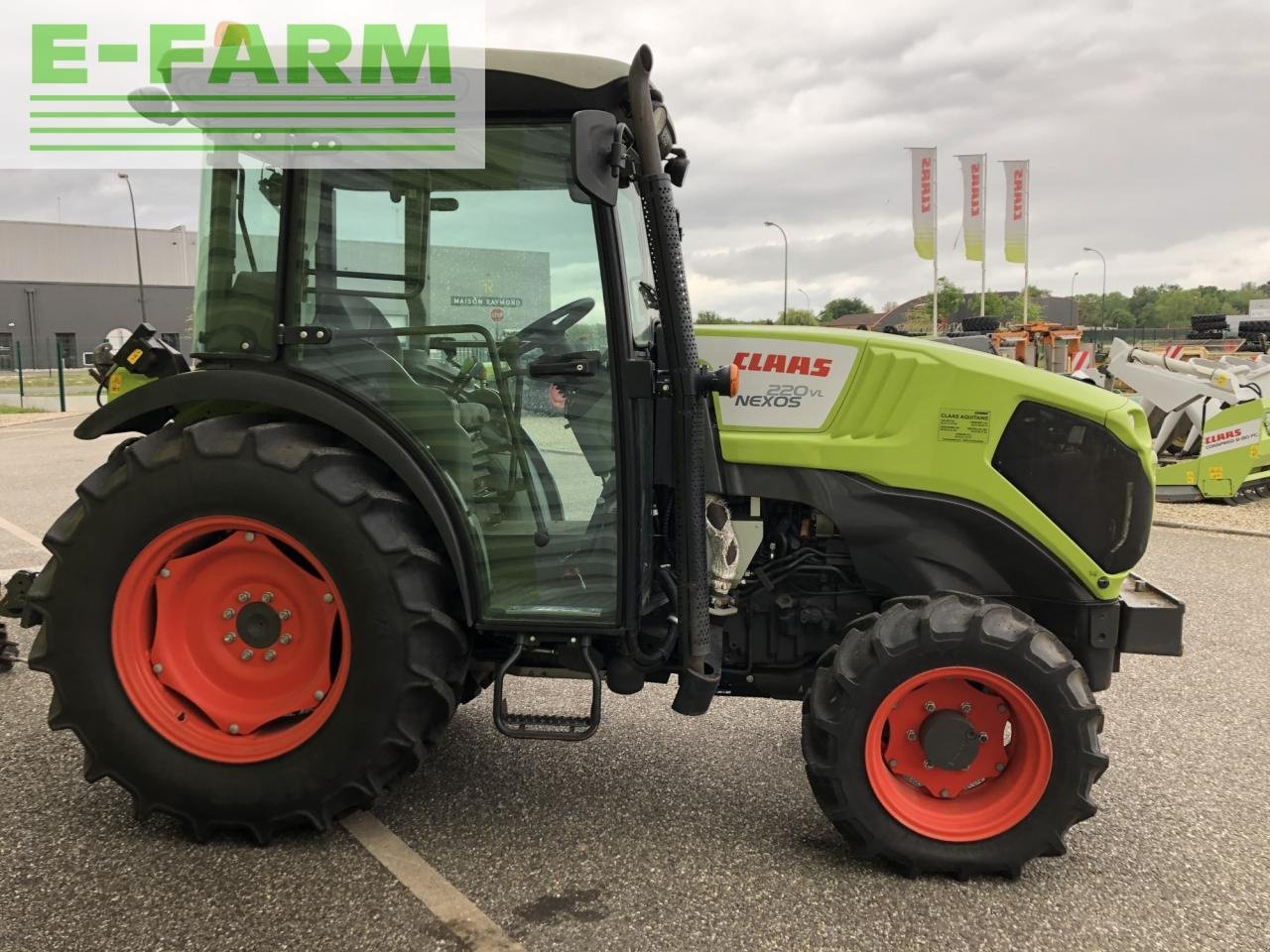 Traktor typu CLAAS nexos 220 vl, Gebrauchtmaschine w AILLAS (33 - GIRONDE) (Zdjęcie 4)