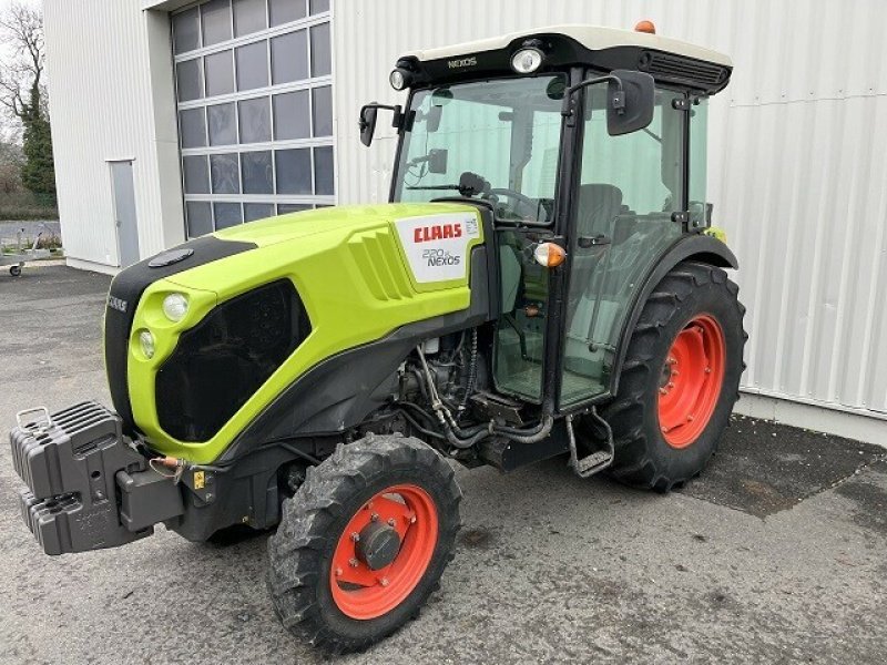 Traktor van het type CLAAS NEXOS 220 VL, Gebrauchtmaschine in Charnay-lès-macon (Foto 1)