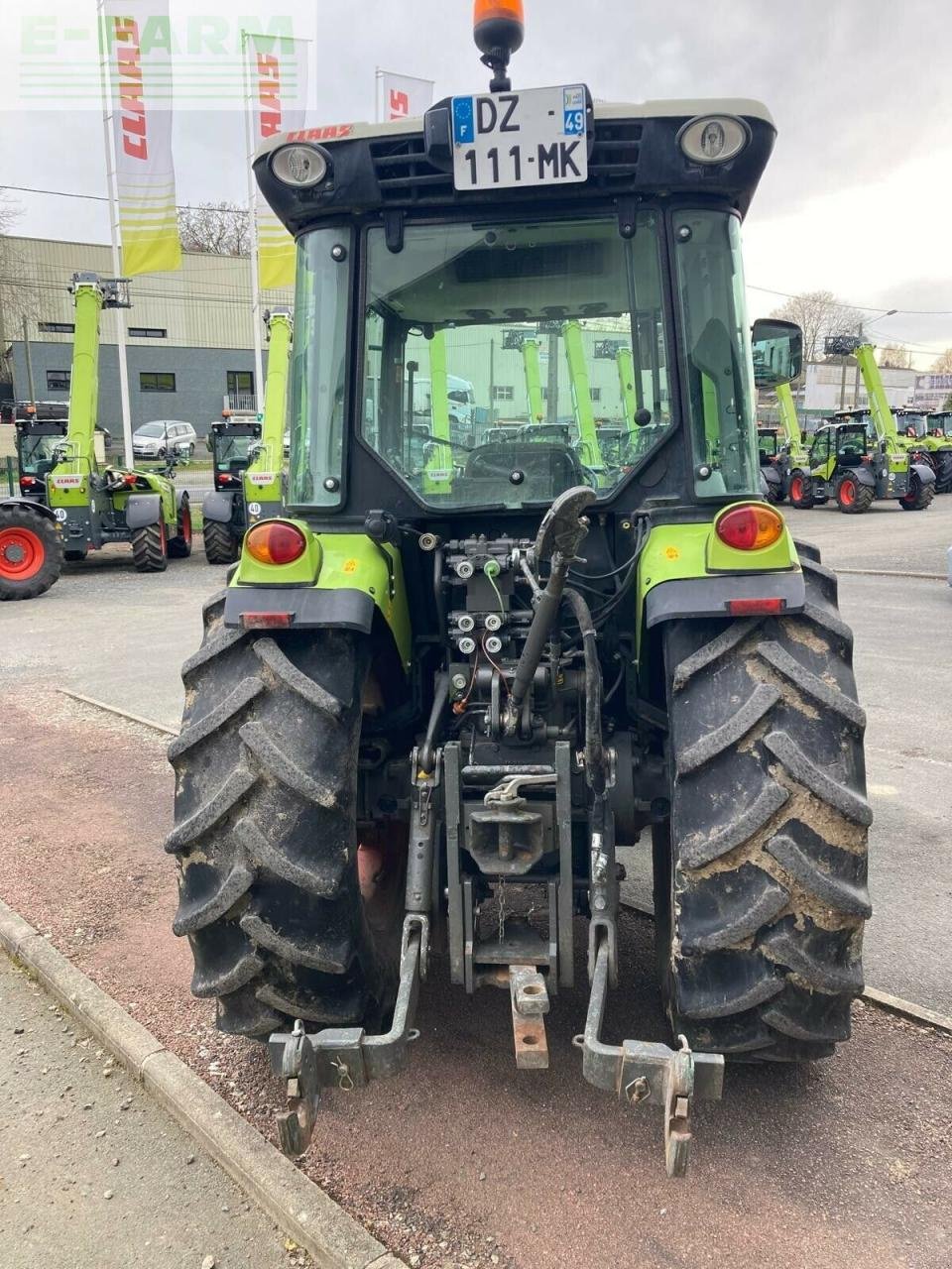 Traktor van het type CLAAS nexos 230 f 4rm F, Gebrauchtmaschine in ARNAGE (Foto 4)