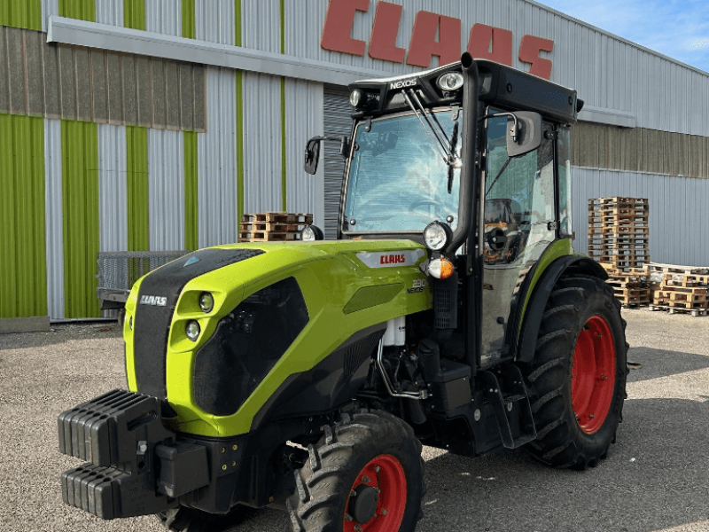 Traktor del tipo CLAAS NEXOS 230 S, Gebrauchtmaschine In SAINT ANDIOL (Immagine 1)