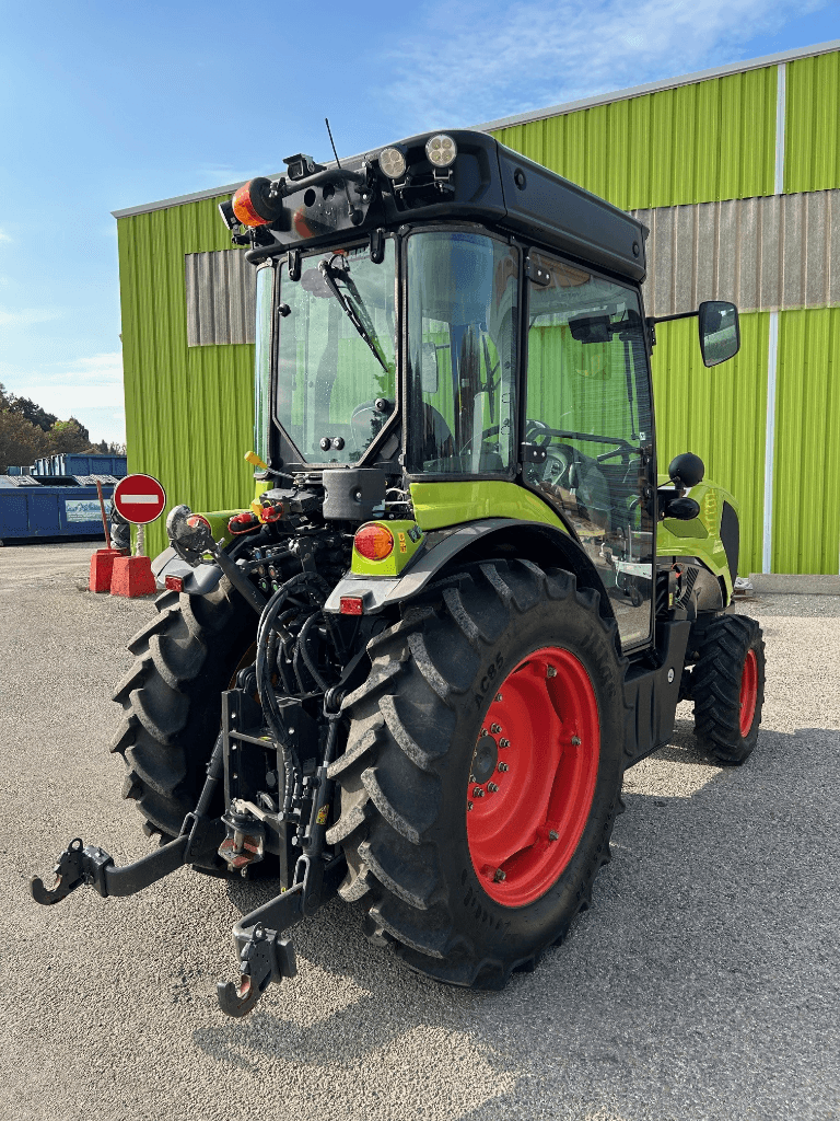 Traktor del tipo CLAAS NEXOS 230 S, Gebrauchtmaschine In SAINT ANDIOL (Immagine 2)