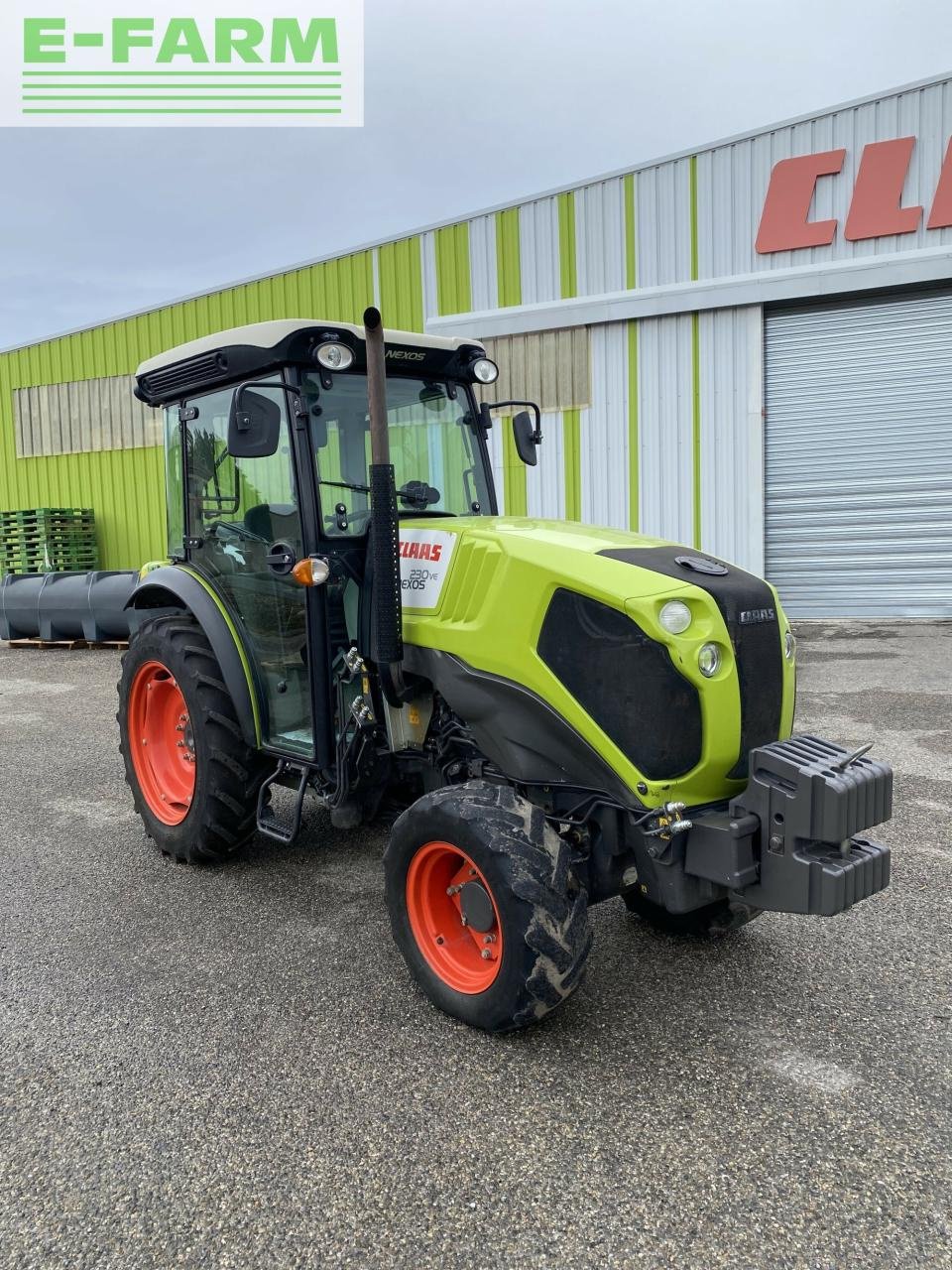 Traktor van het type CLAAS nexos 230 ve cabine 4rm t4i VE, Gebrauchtmaschine in ST ANDIOL (Foto 1)