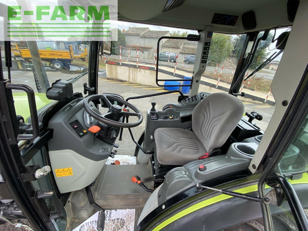 Traktor del tipo CLAAS nexos 230 ve cabine 4rm t4i VE, Gebrauchtmaschine In ST ANDIOL (Immagine 9)