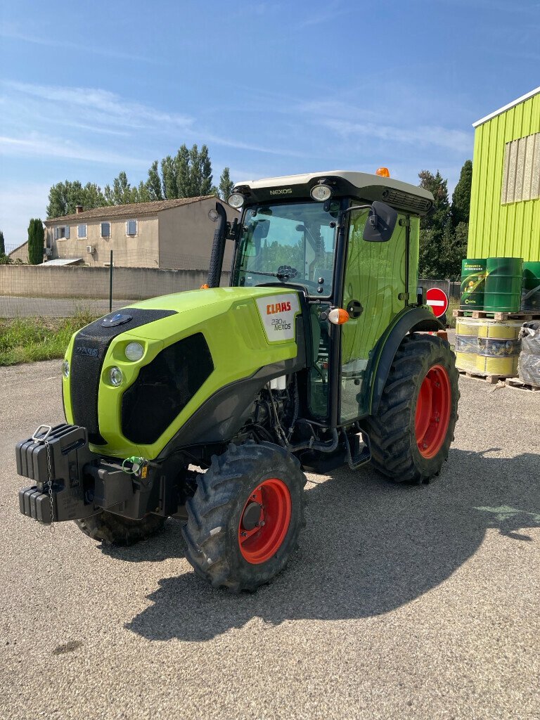 Traktor tipa CLAAS NEXOS 230 VE CABINE 4RM T4I, Gebrauchtmaschine u SAINT ANDIOL (Slika 3)