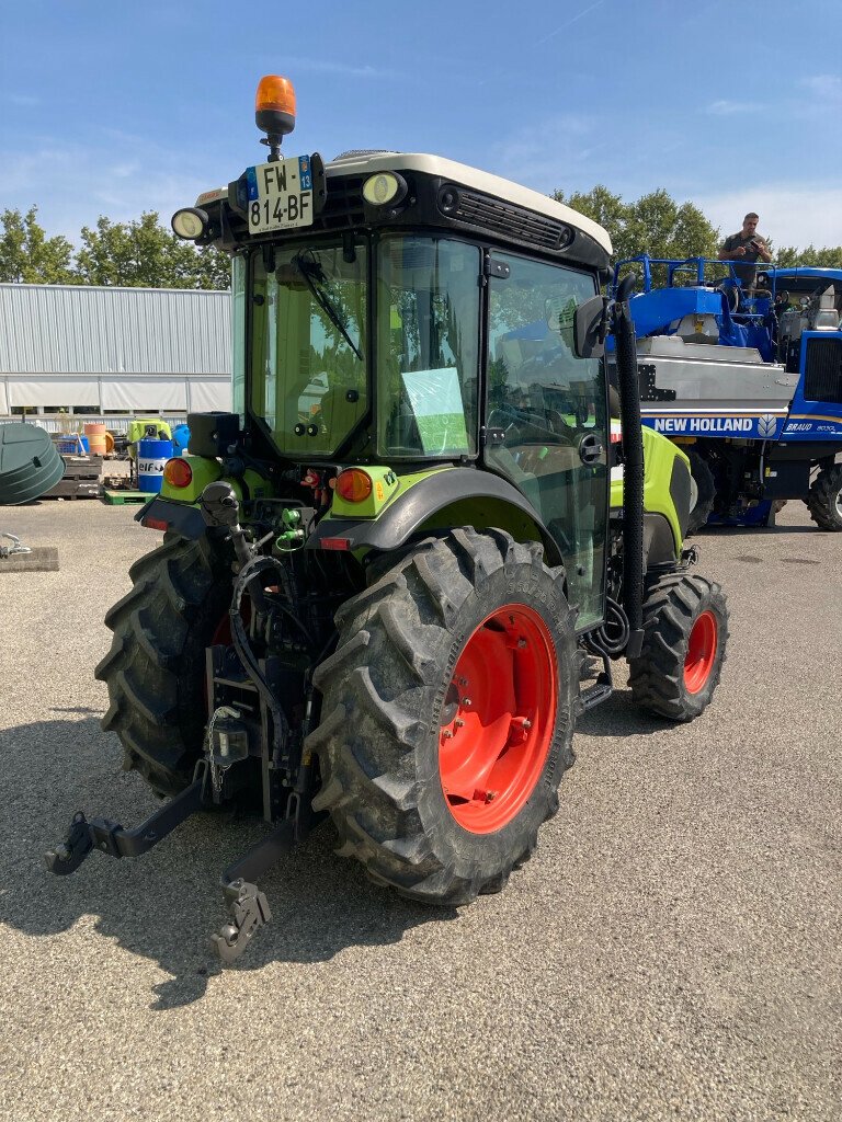 Traktor des Typs CLAAS NEXOS 230 VE CABINE 4RM T4I, Gebrauchtmaschine in SAINT ANDIOL (Bild 7)